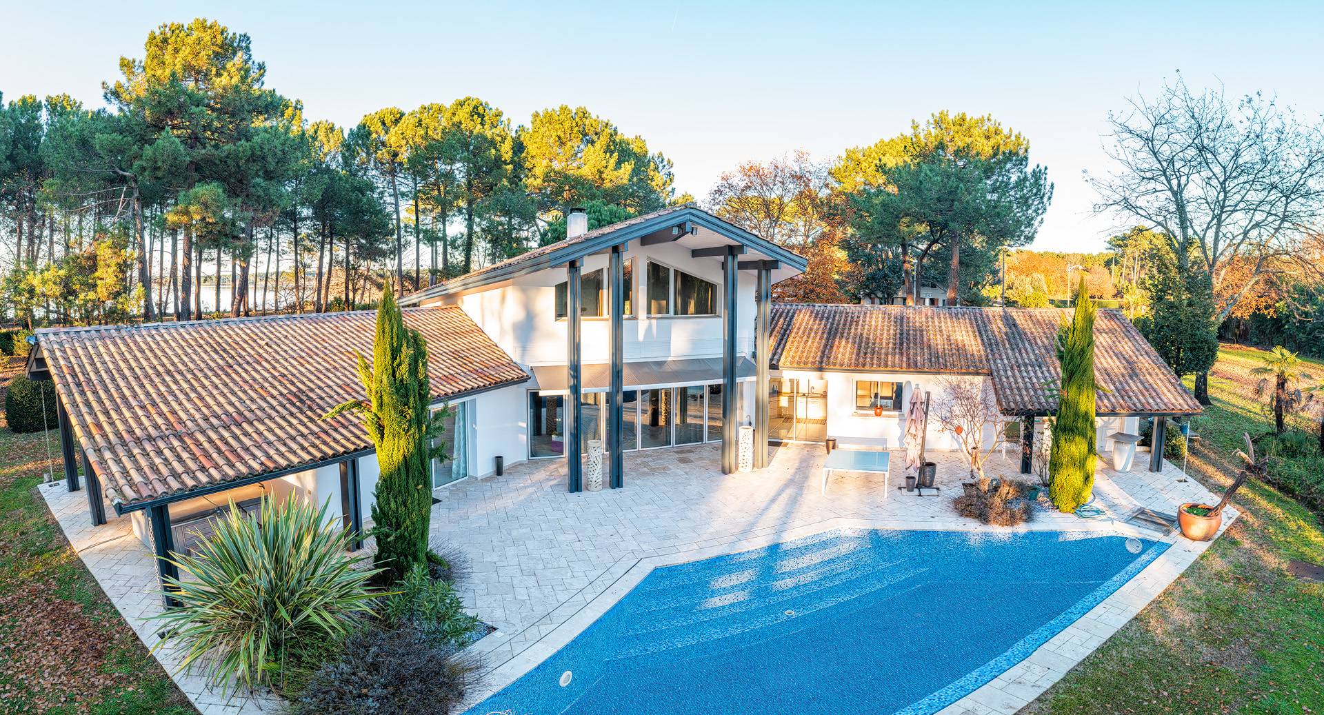 Propriété familiale d'exception à vendre au bord du lac SANGUINET