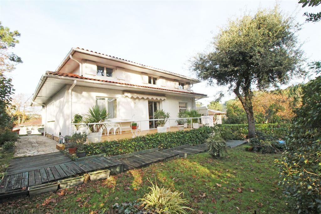 Villa contemporaine avec piscine à vendre ARCACHON ABATILLES