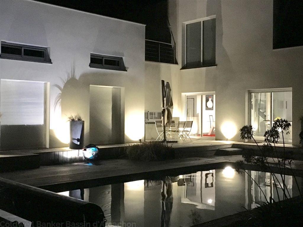 Villa d'architecte à vendre à Gujan Mestras proche la Hume avec piscine proche plage et commerces