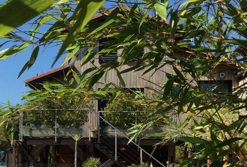 Villa en bois récente avec piscine en première ligne à vendre GUJAN MESTRAS
