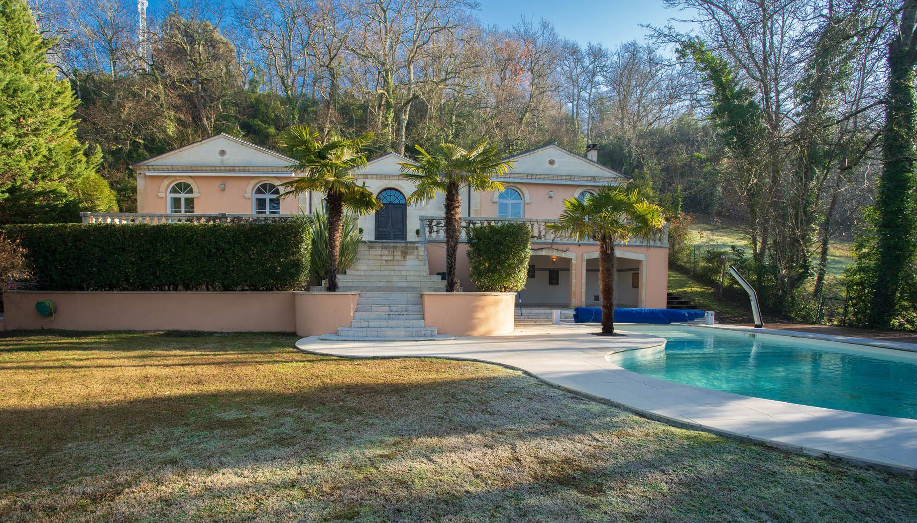Élégante maison familiale avec piscine et garage à vendre BOULIAC