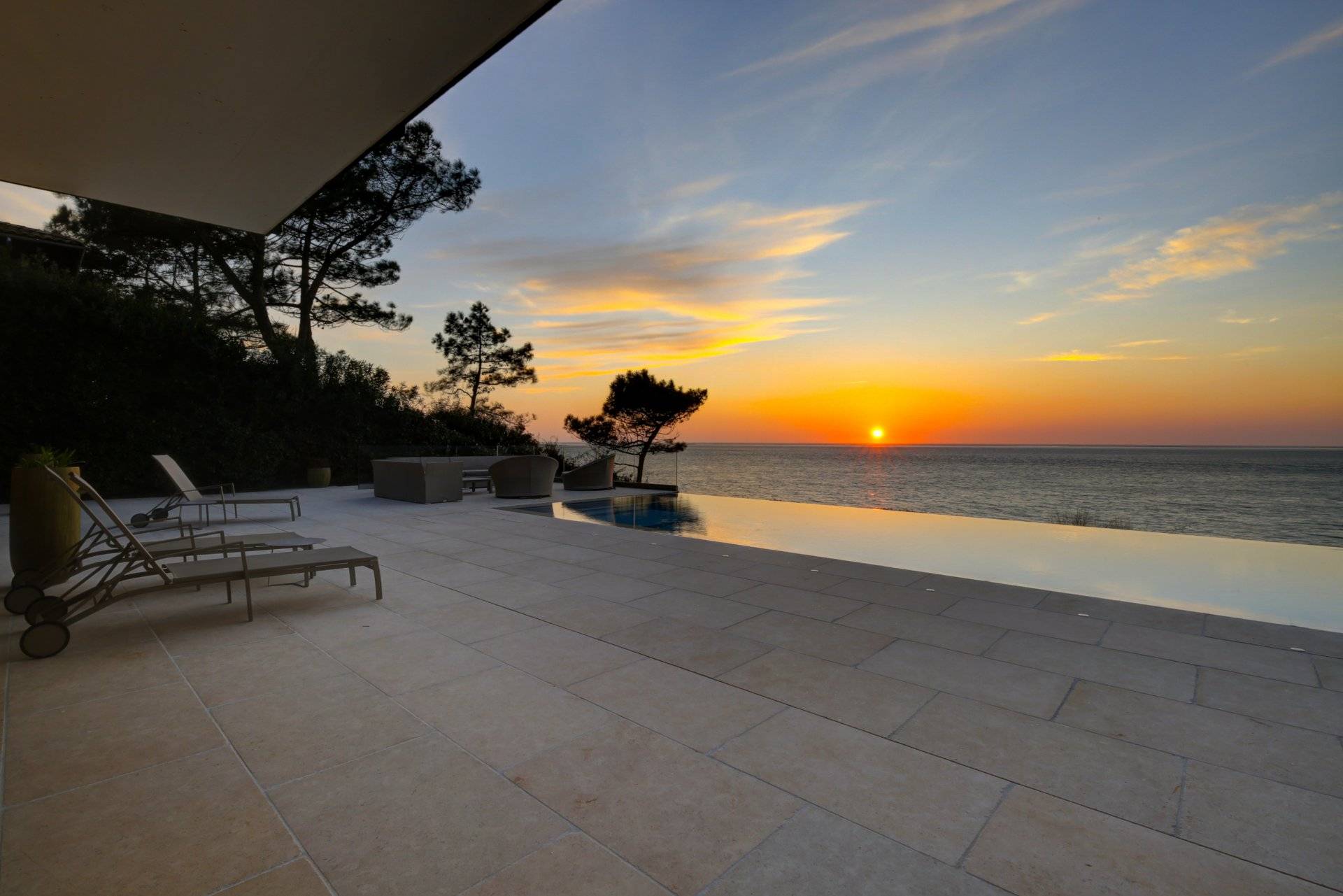 Magnifique propriété en première ligne accès direct plage à vendre PYLA SUR MER