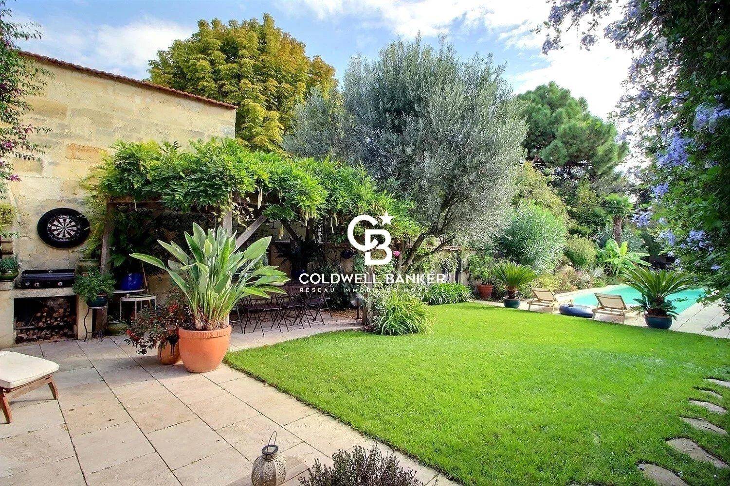 Belle maison bourgeoise 6 chambres avec jardin et piscine à vendre Bordeaux