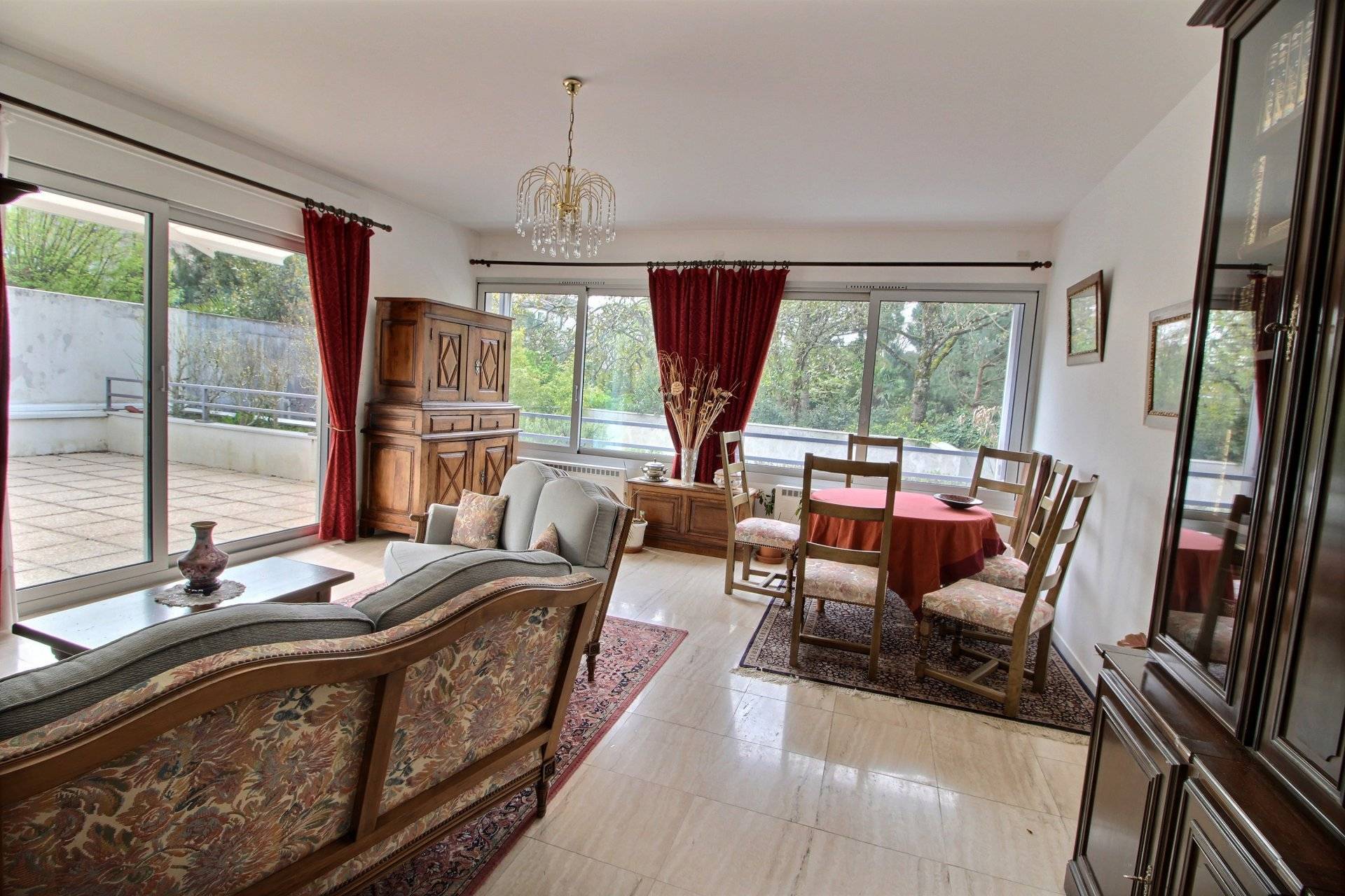 Vente appartement terrasse proche des meilleures écoles Bordeaux croix blanche