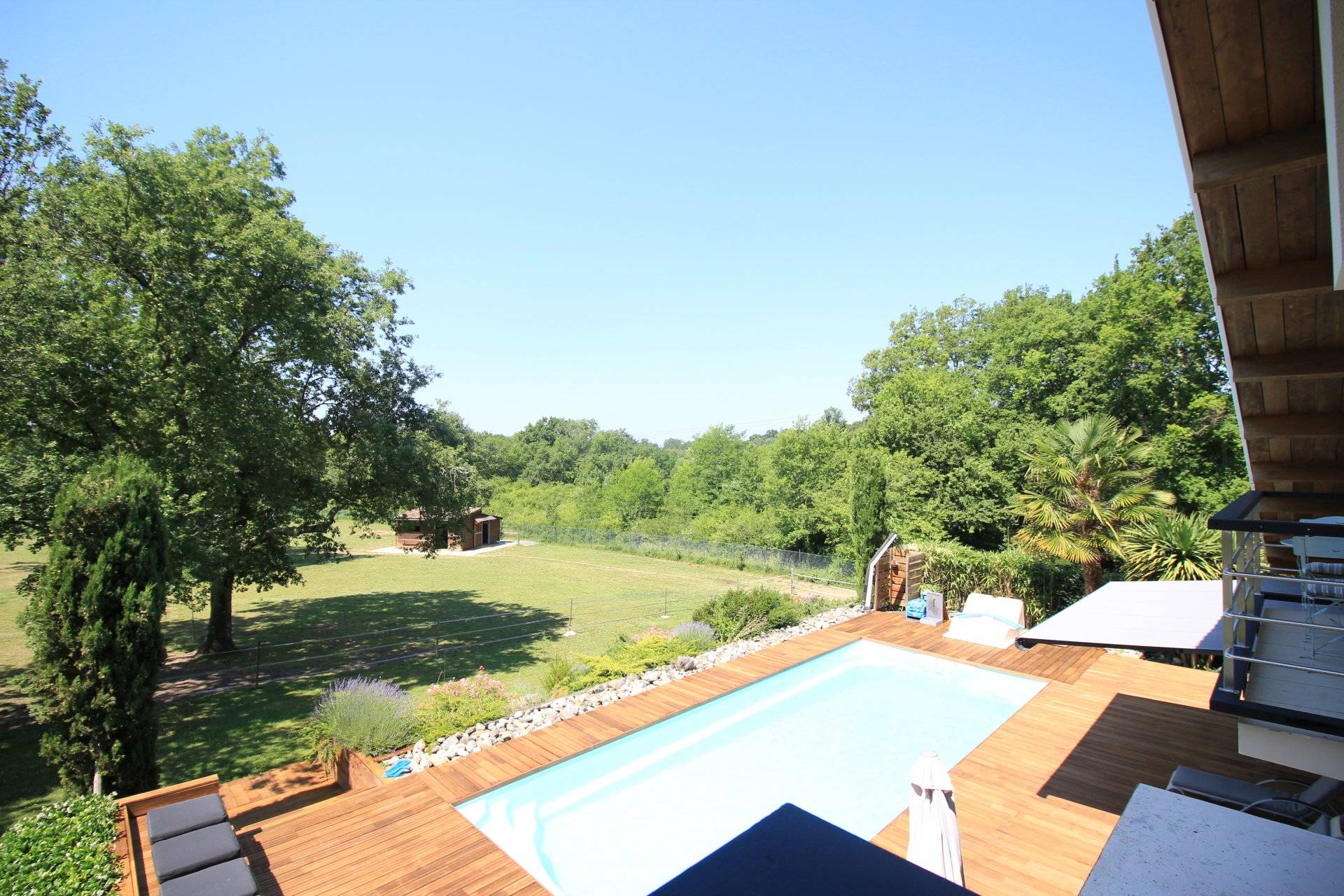 Propriété aux belles prestations proche Bordeaux SAINT-CAPRAIS-DE-BORDEAUX