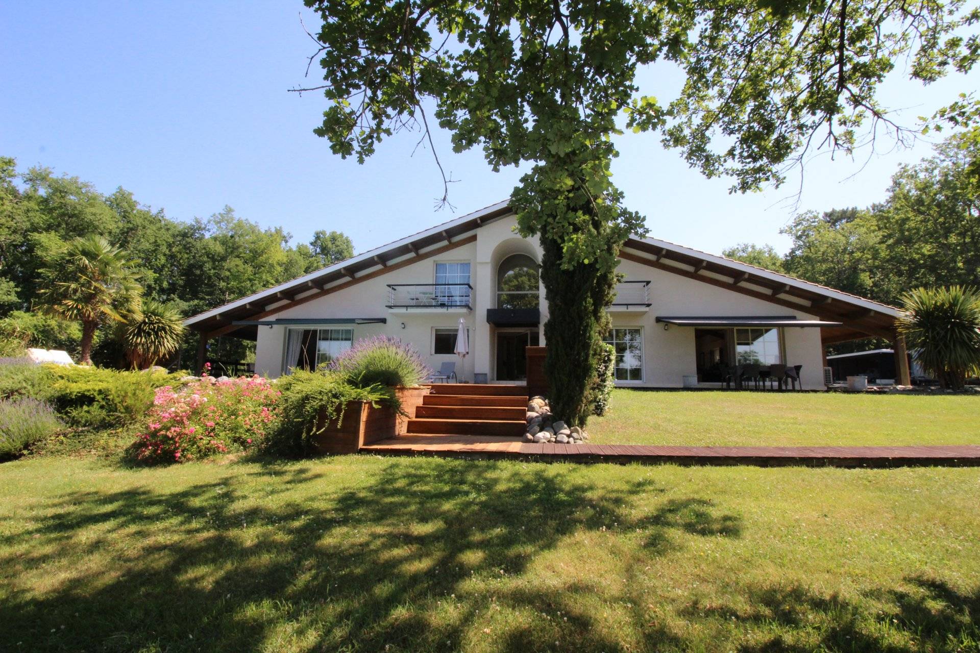 Villa avec grands volumes 4 chambres proche bordeaux