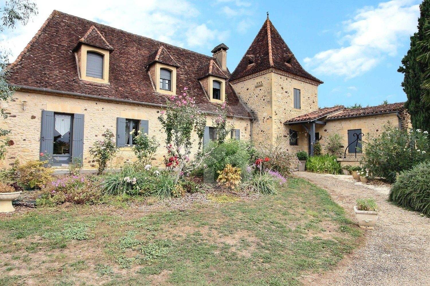 Charmante propriété de campagne avec piscine à vendre en Dordogne PROCHE VERGT