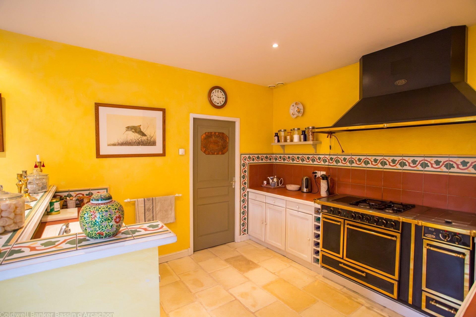 Villa à vendre avec une belle cuisine à Bordeaux Caudéran 