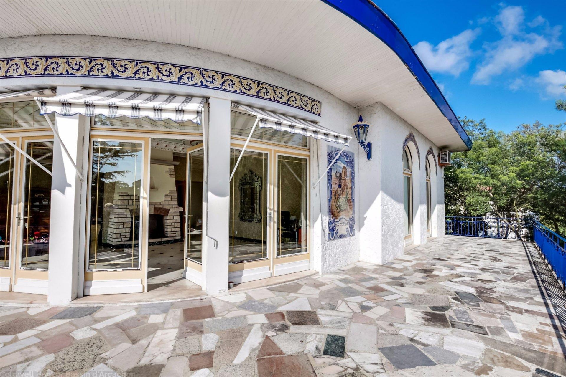 villa de prestige familiale avec piscine à la vente