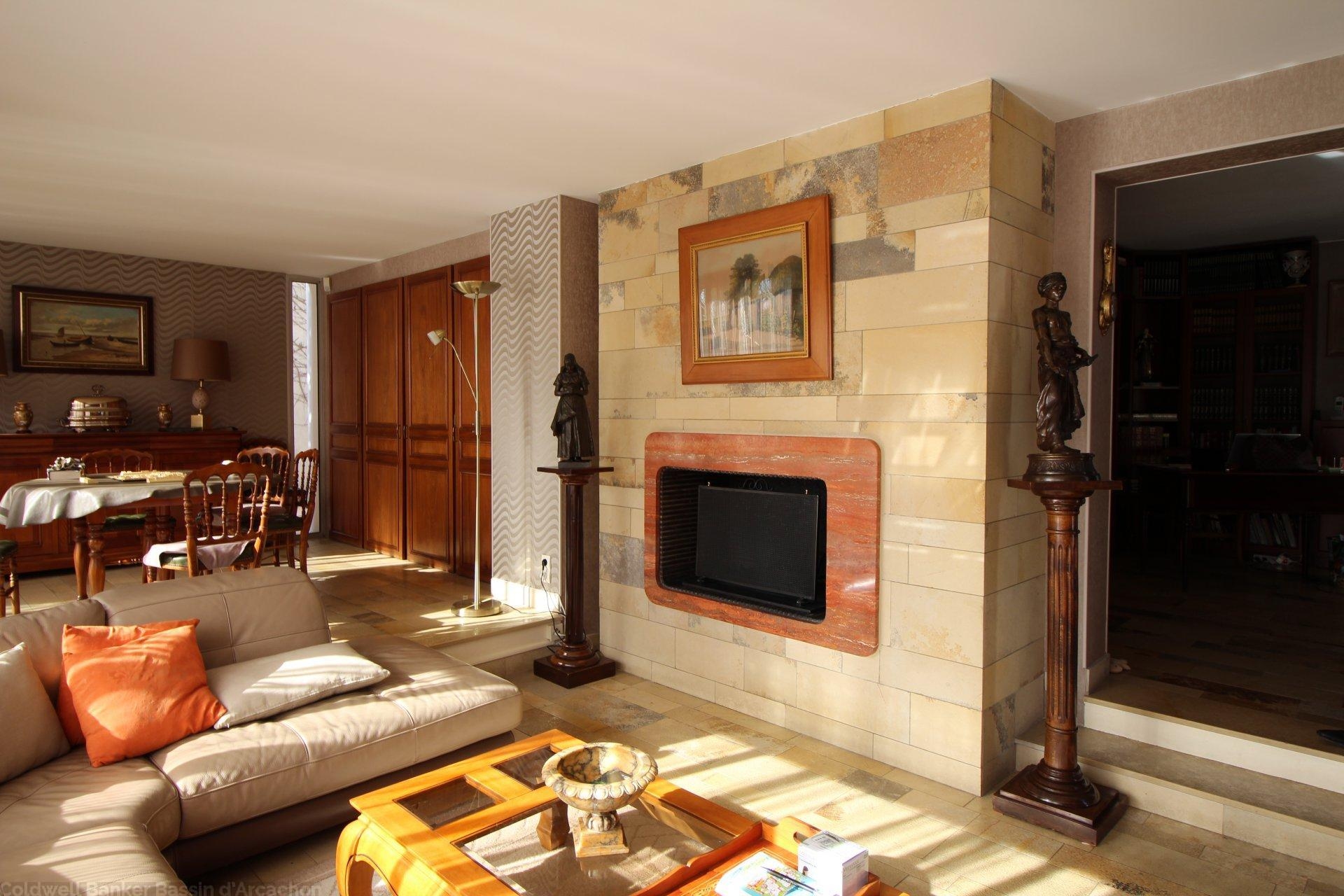 Vaste séjour lumineux maison arcachonnaise historique