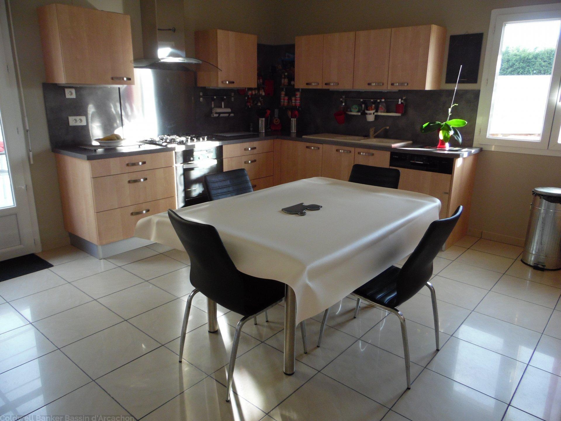 Vente villa contemporaine avec piscine proche commodités et transports LORMONT