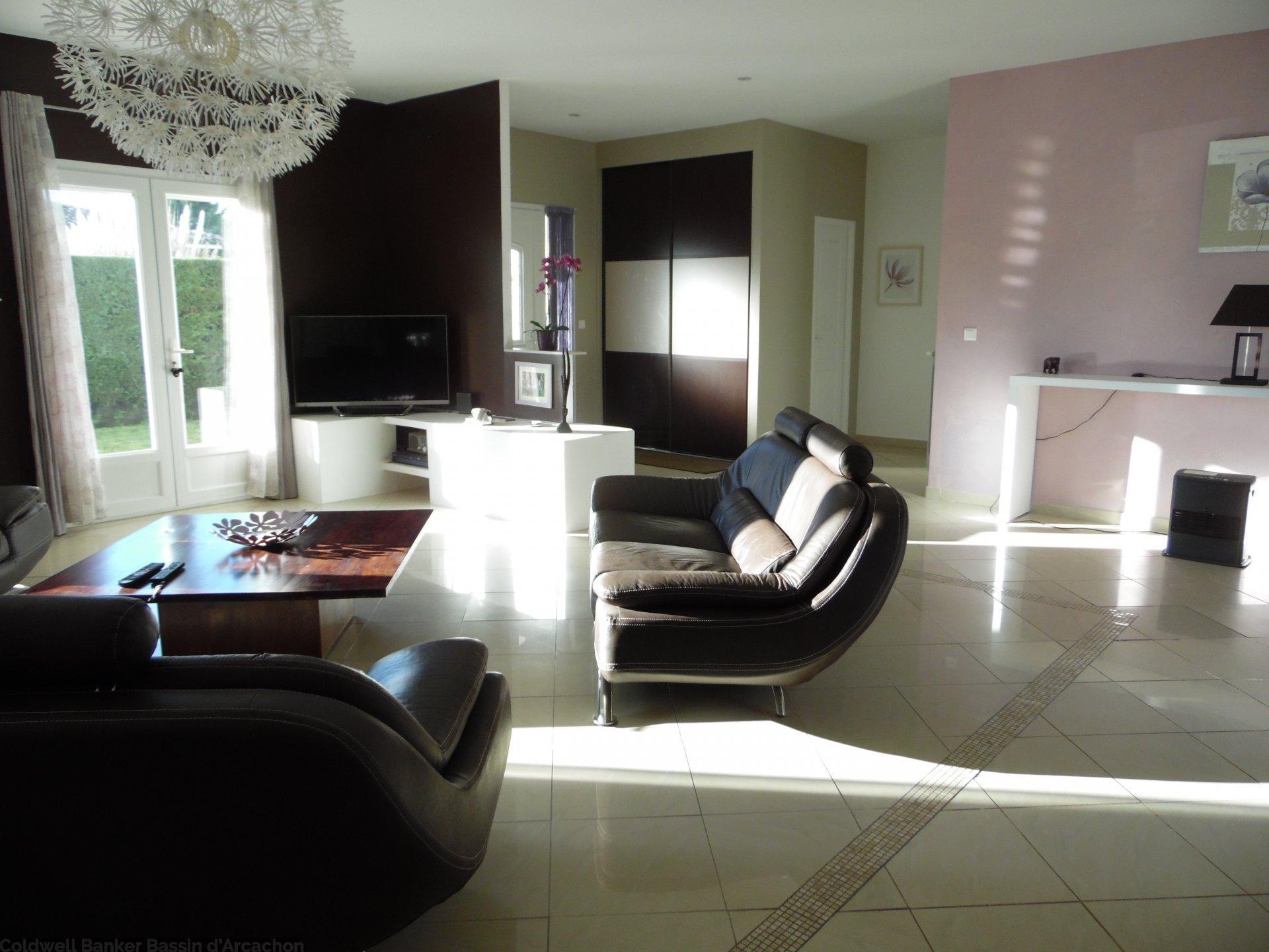 Vente villa contemporaine avec piscine proche commodités et transports LORMONT