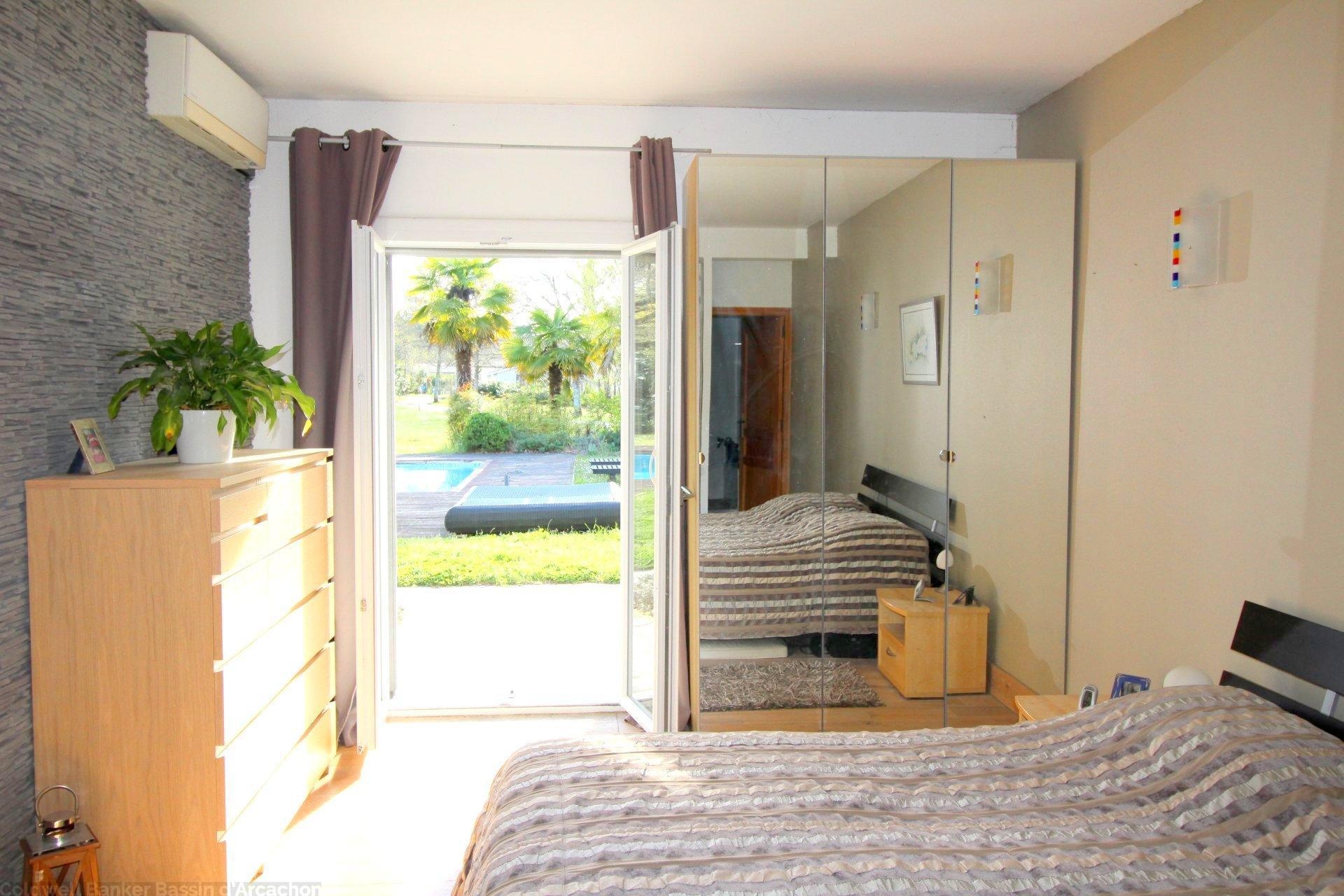 Belle propriété avec piscine à vendre près de Bordeaux PESSAC 