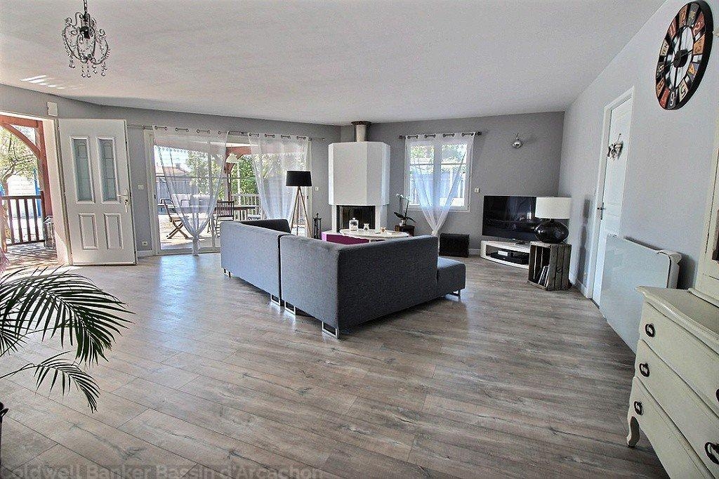 Maison moderne et contemporaine 4 chambres et piscine à vendre à Gujan-Mestras