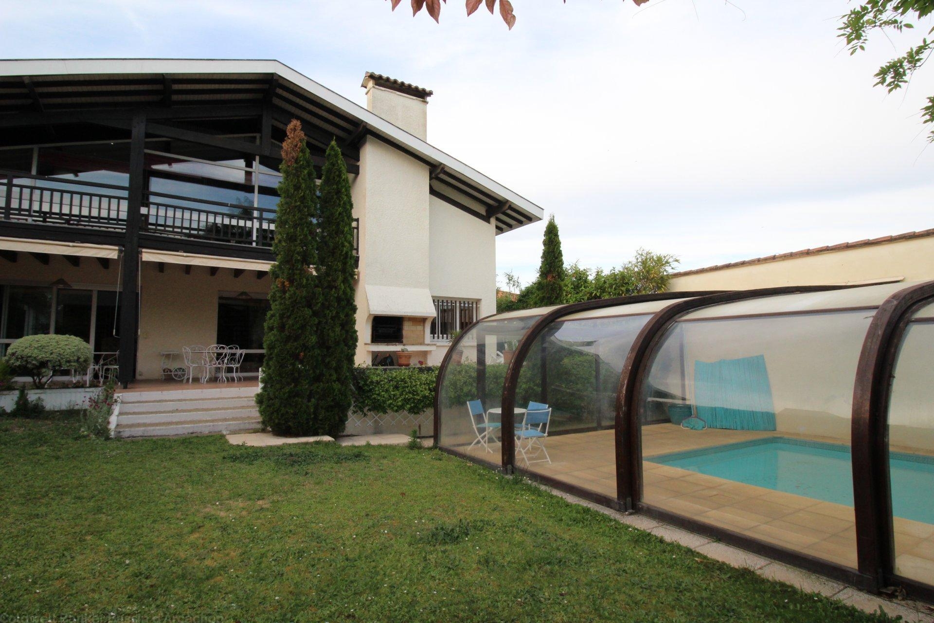 Grande maison 400m2 à vendre bordeaux caudéran avec jardin et piscine
