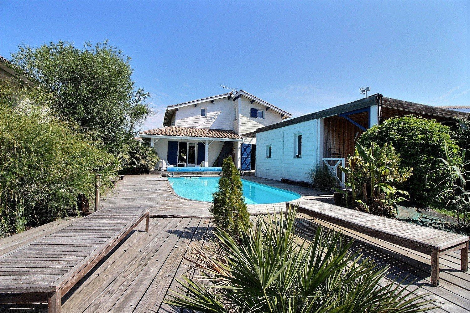 Recherche maison spacieuse bardage bois sur le bassin d'arcachon à Gujan-Mestras