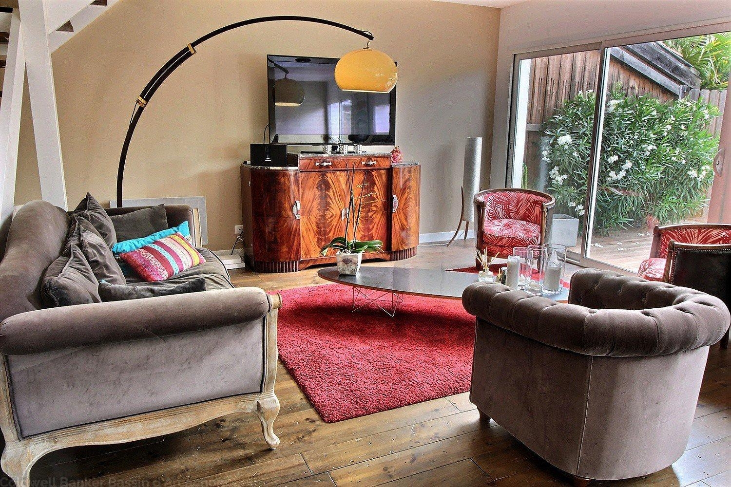 A vendre maison située au centre ville de la teste proche marché de 140m2 3 chambres avec terrasse