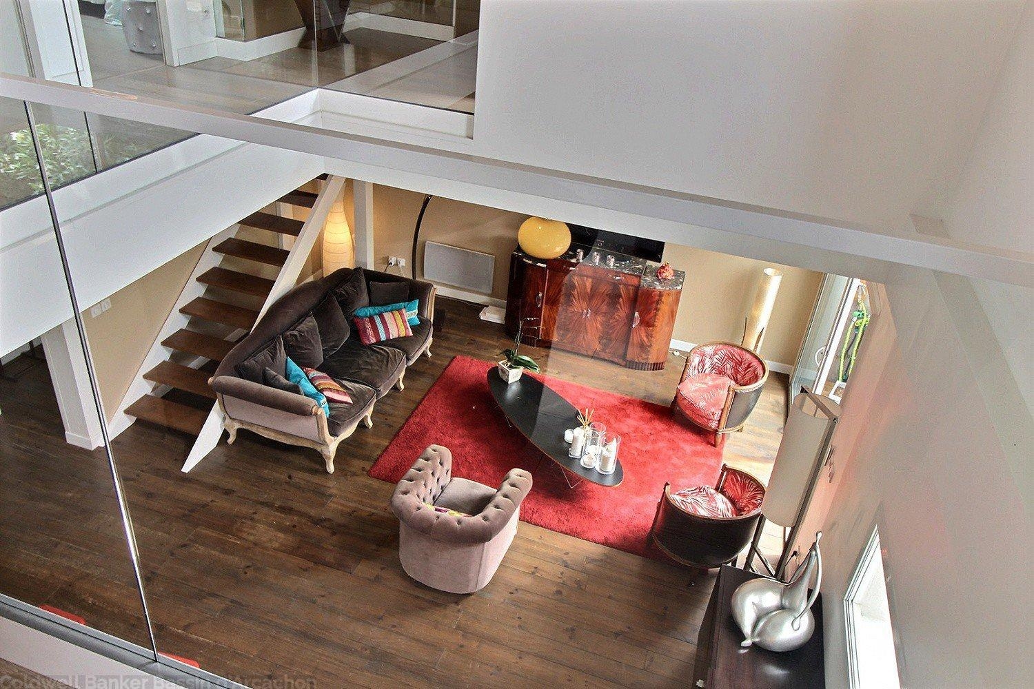 Belle maison de ville à vendre intérieur moderne décorée avec goût au centre de la teste de buch