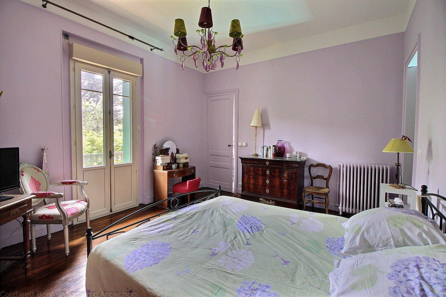 Maison familiale 5 chambres avec jardin et piscine à vendre arcachon