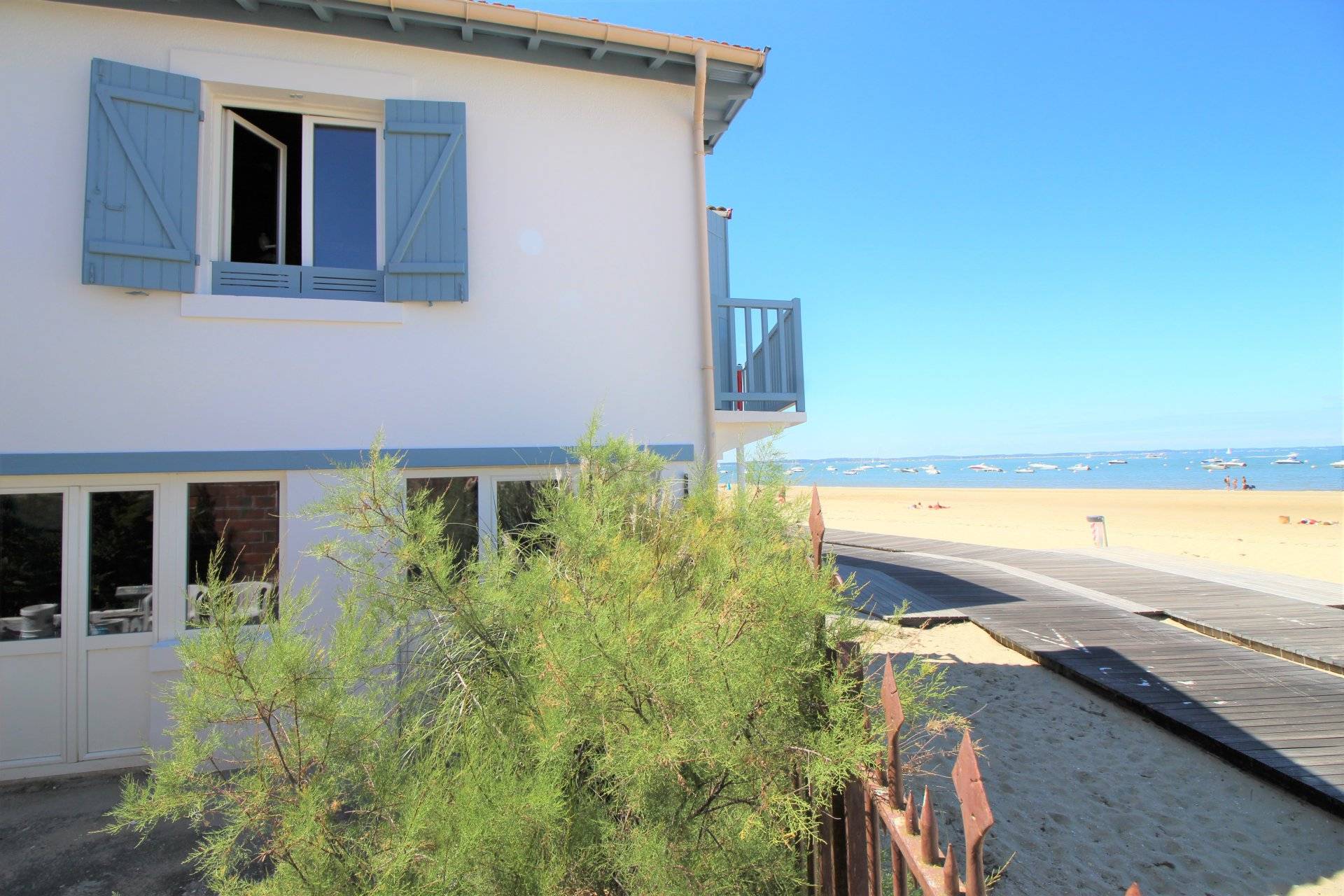 Ensemble en première ligne avec accès plage ARCACHON