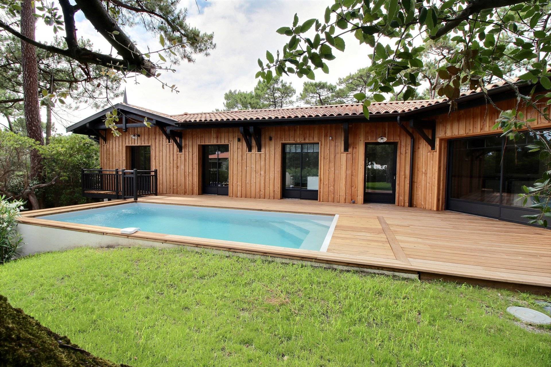 Maison familiale de standing avec piscine a vendre Pyla sur mer