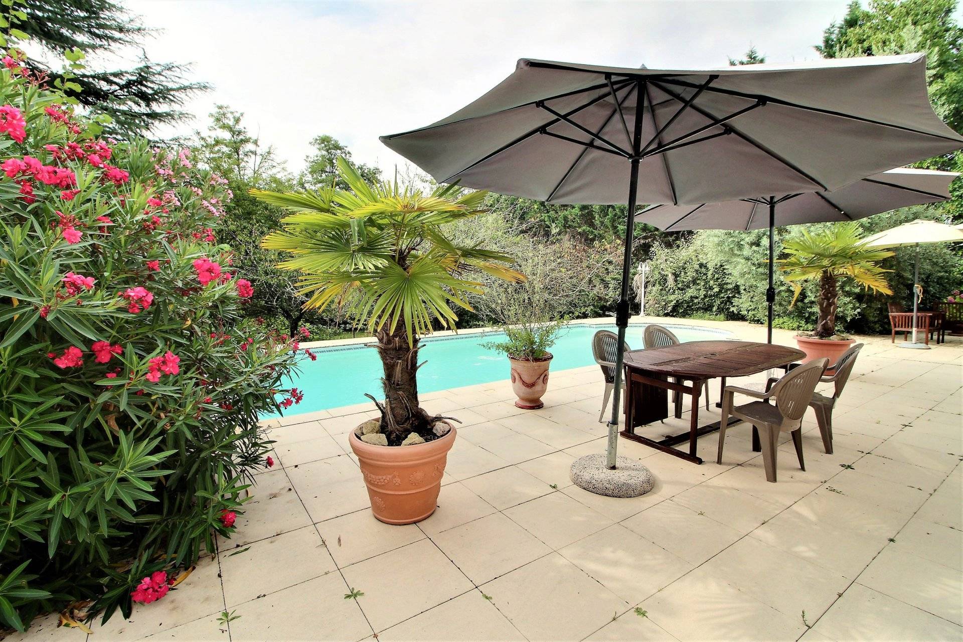 Achat maison familiale 7 chambres avec piscine proche Bordeaux LATRESNE