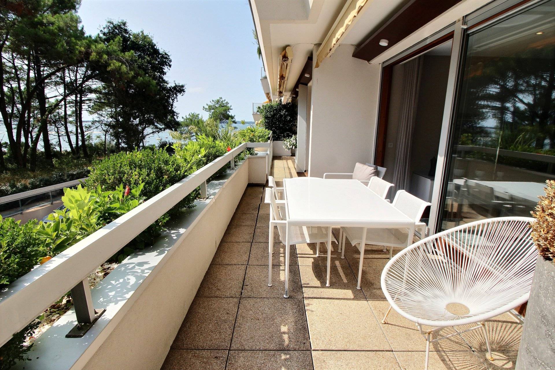Vente appartement de standing avec terrasse vue bassin et accès direct plage ARCACHON