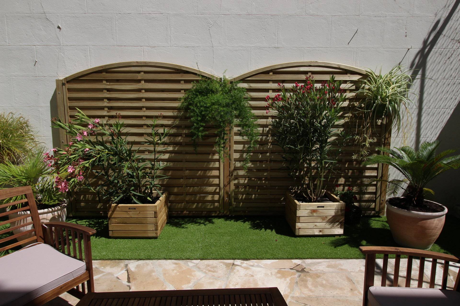 Hôtel particulier rénové avec terrasse à vendre à BORDEAUX SAINT-GENÈS