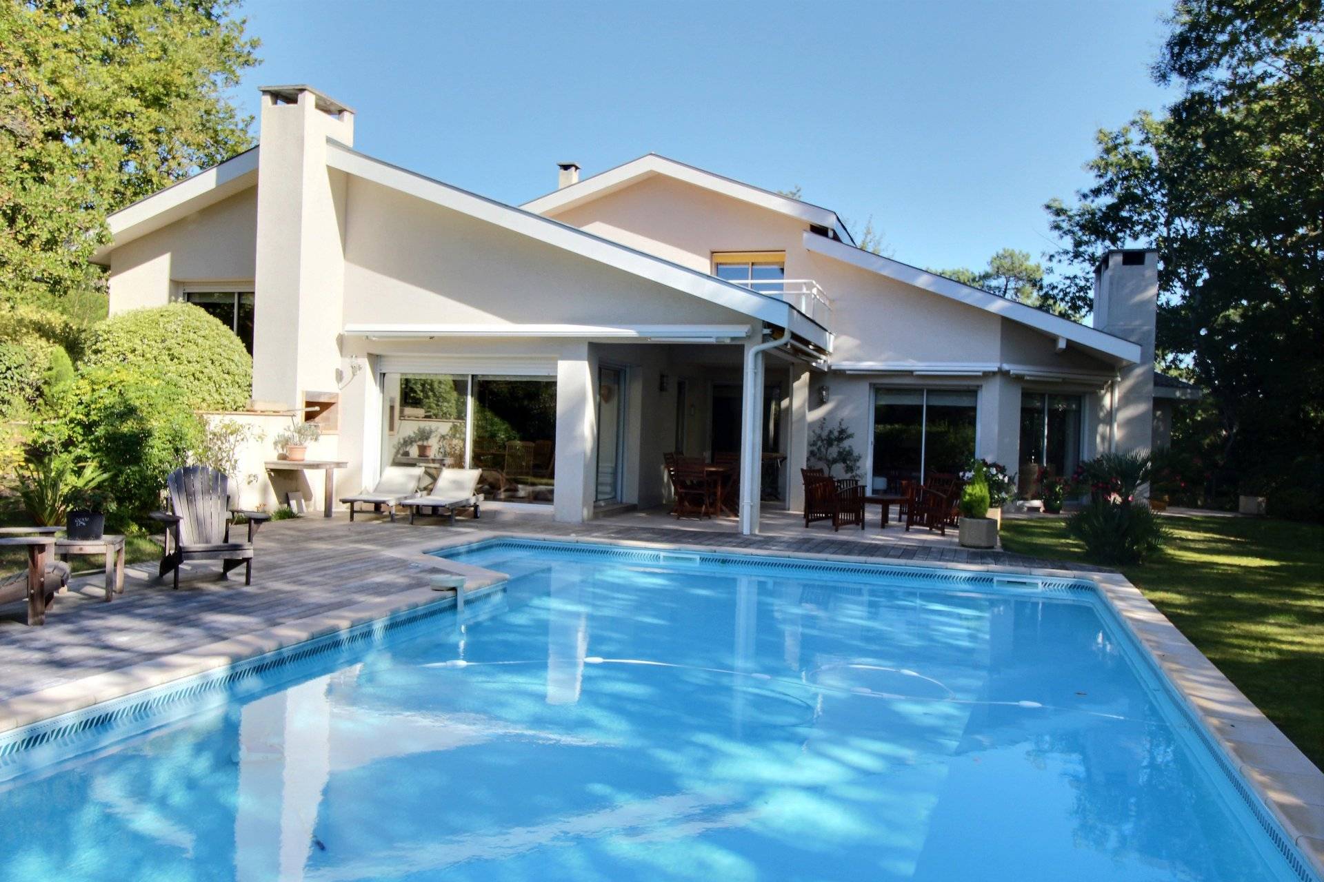 Superbe villa d'architecte avec piscine dans un environnement privilégié à vendre PYLA SUR MER