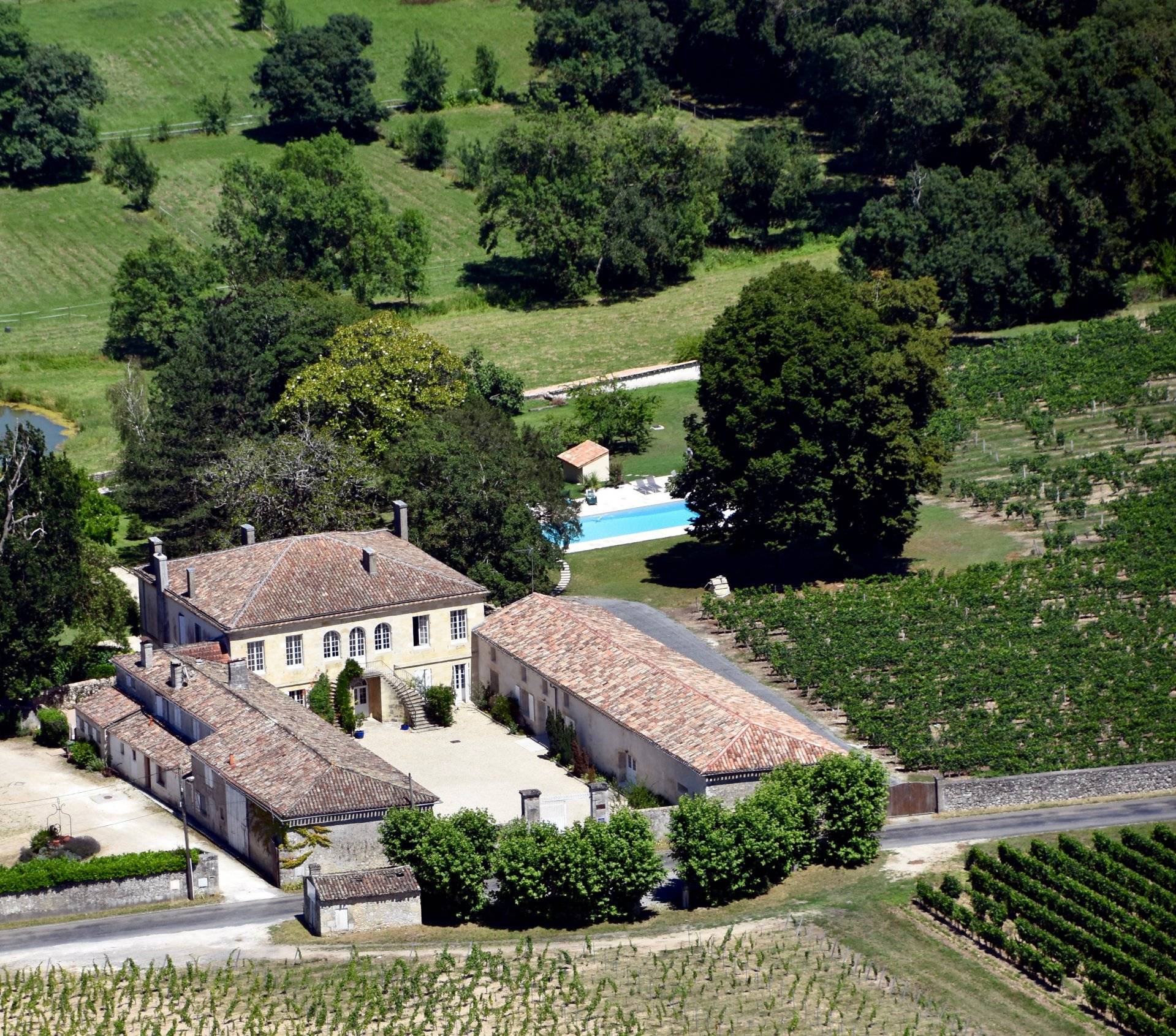 Château du XVIIIe avec vignoble à vendre à 30 MINUTES DE BORDEAUX