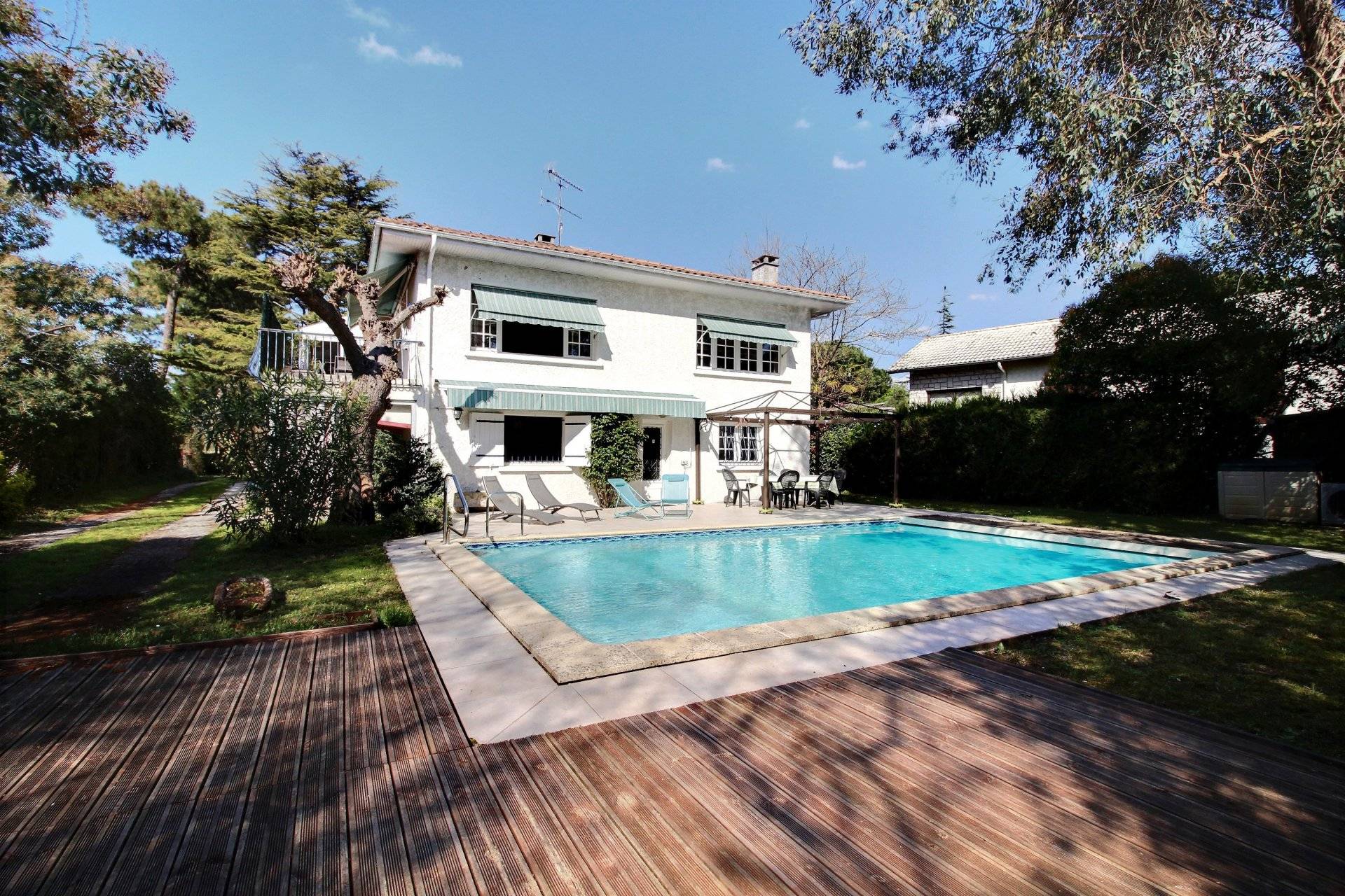 Maison familiale 5 chambres avec beau terrain à vendre La Hume Gujan-Mestras