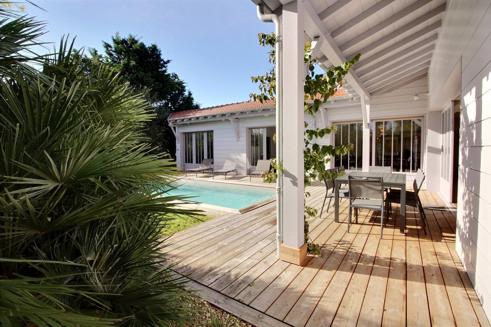 Magnifique maison style cabane avec piscine proche plage a vendre CAP FERRET