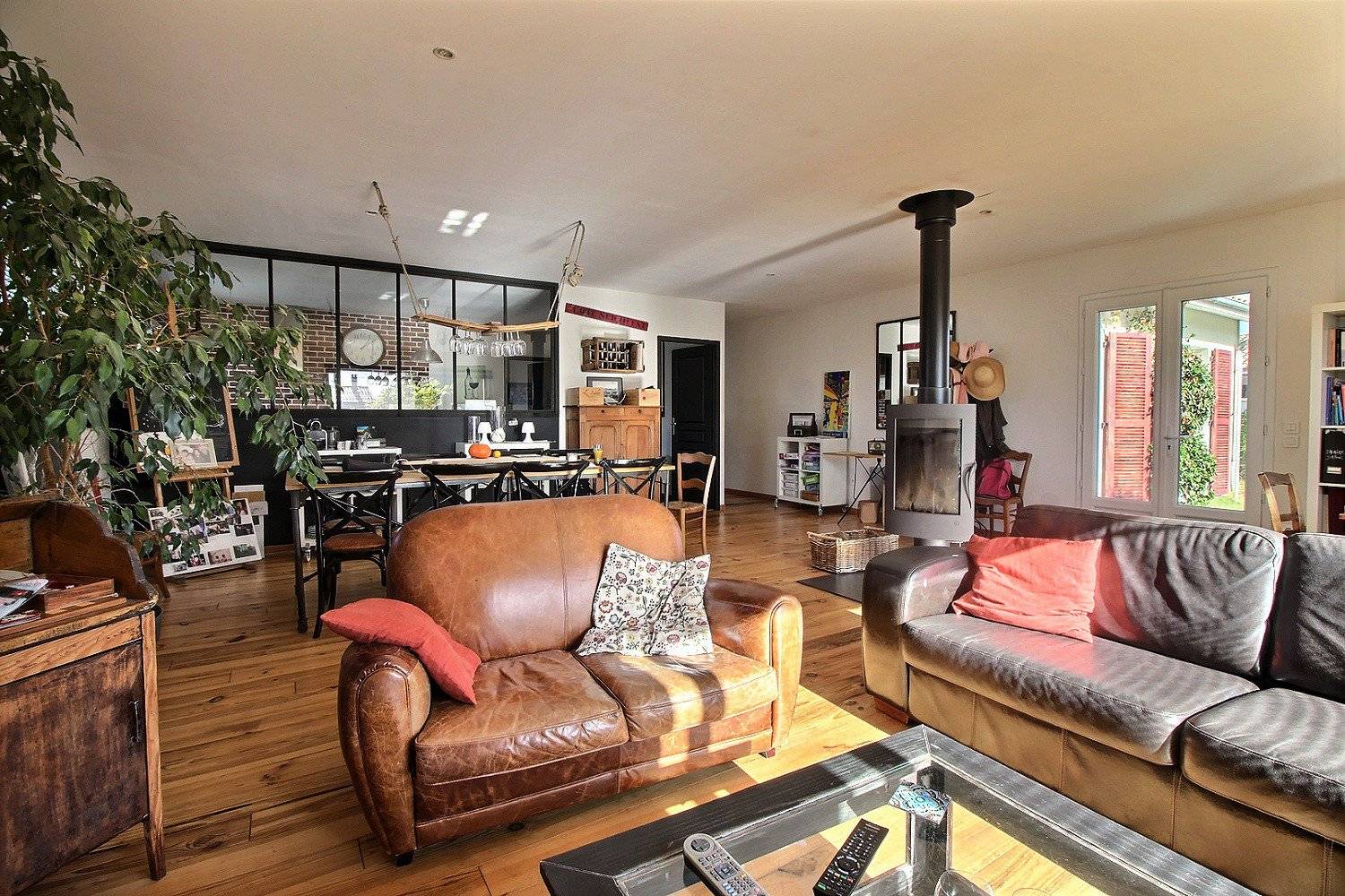 Agréable maison familiale contemporaine à vendre dans un quartier recherché de GUJAN-MESTRAS