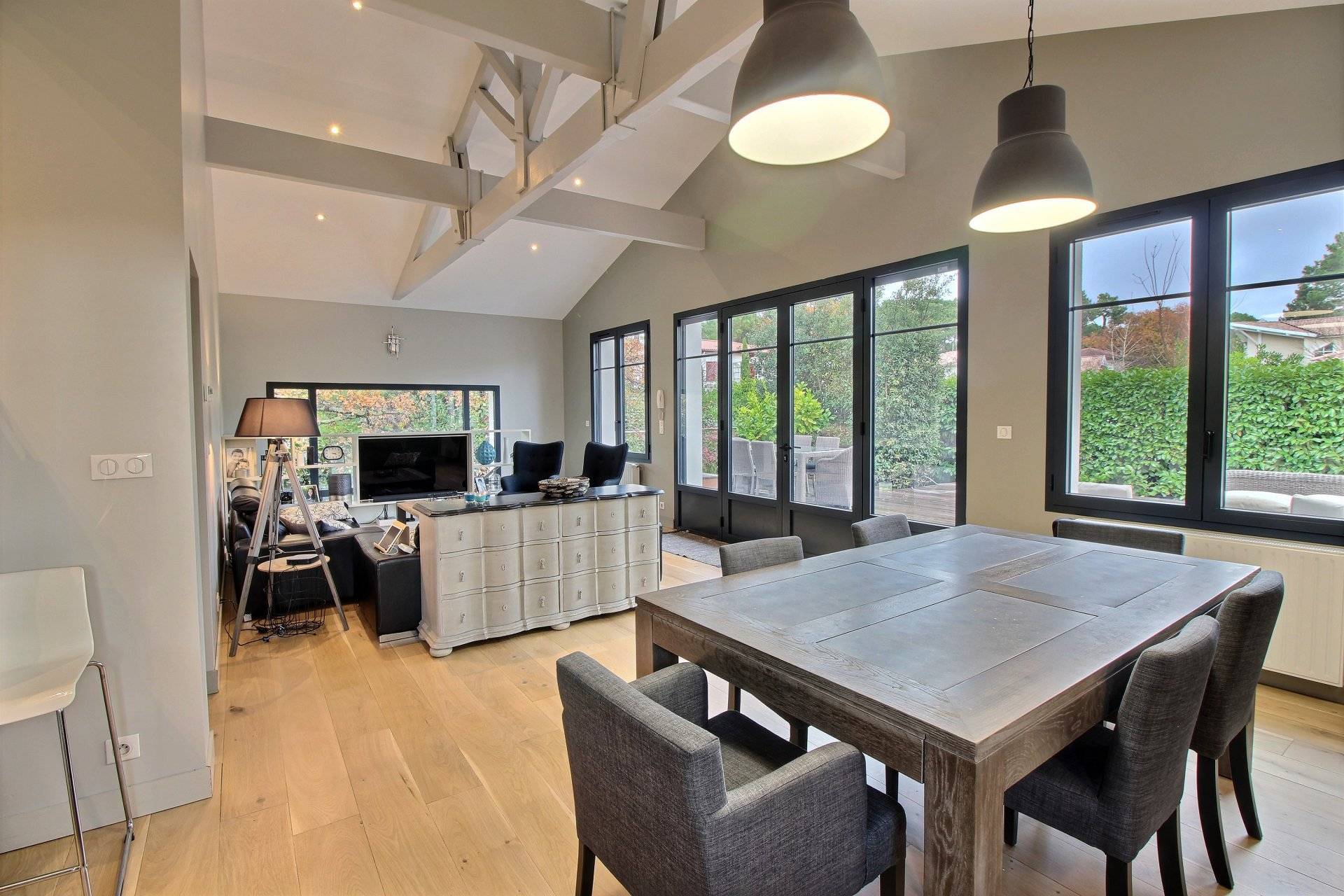 Propriété de prestige aux belles prestations avec piscine à vendre ARCACHON ABATILLES