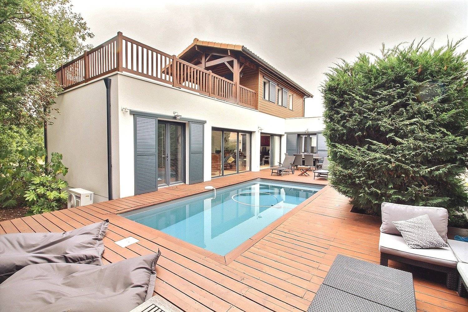Belle maison contemporaine avec piscine à vendre GUJAN MESTRAS