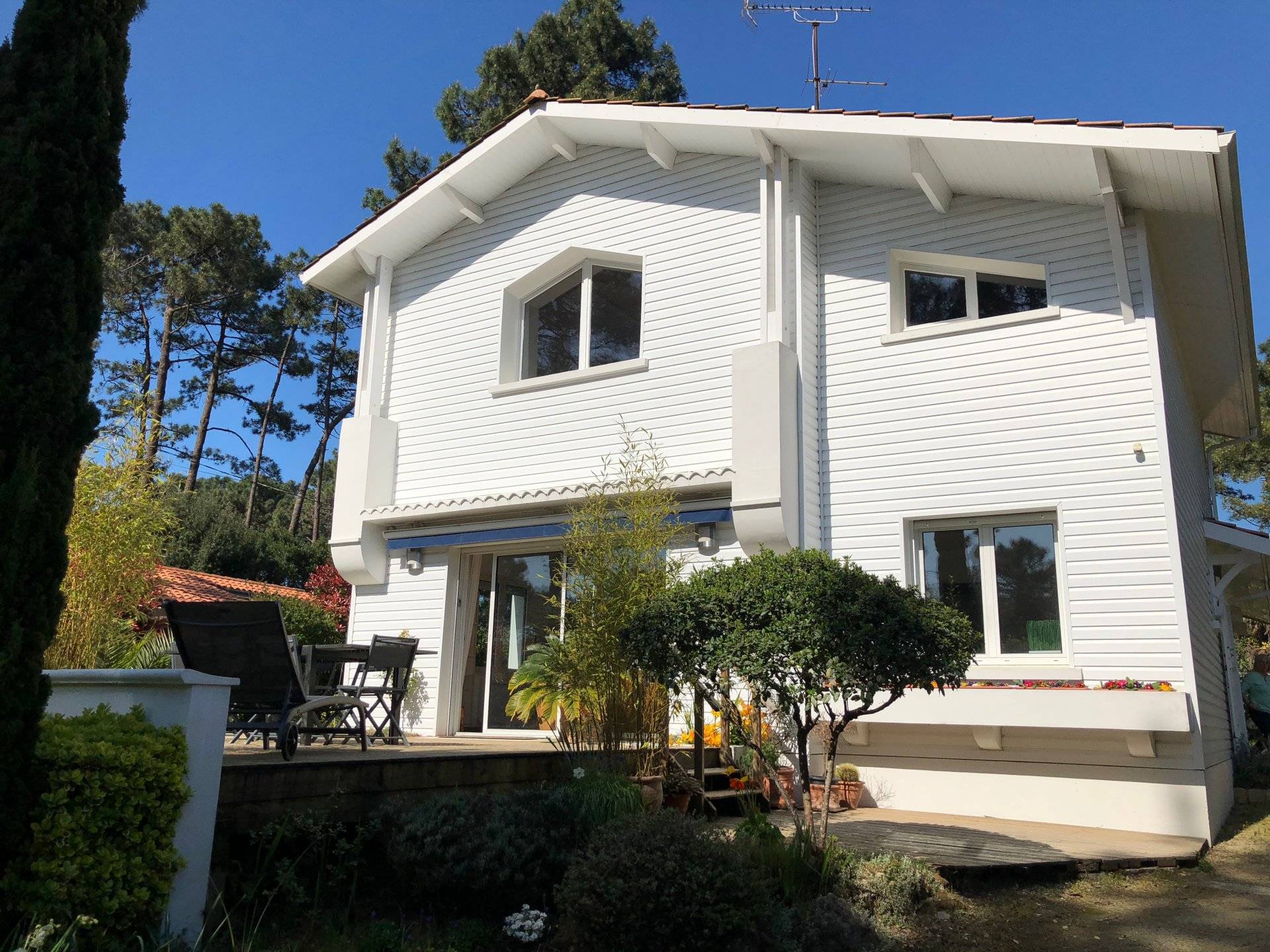 Grande villa familiale rénovée avec appartement indépendant proche plage à vendre Village de l'Herbe côté Bassin Lège-Cap-Ferret
