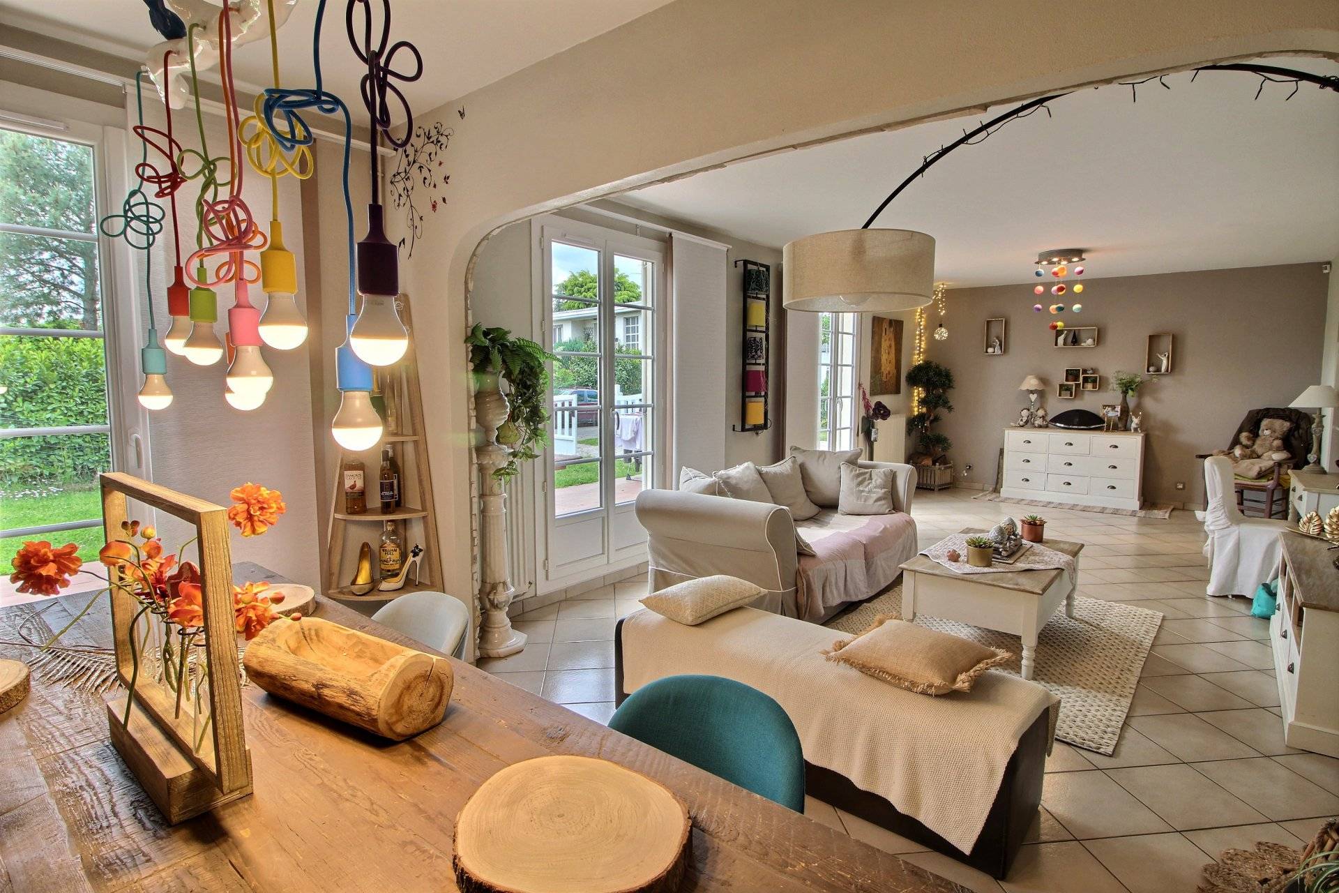 Achète villa familiale avec piscine et 5 chambres à proximité de Bordeaux