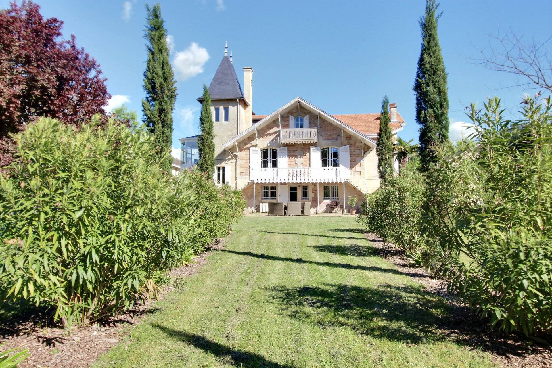 Grande demeure rénovée à vendre à 25 minutes de Bordeaux