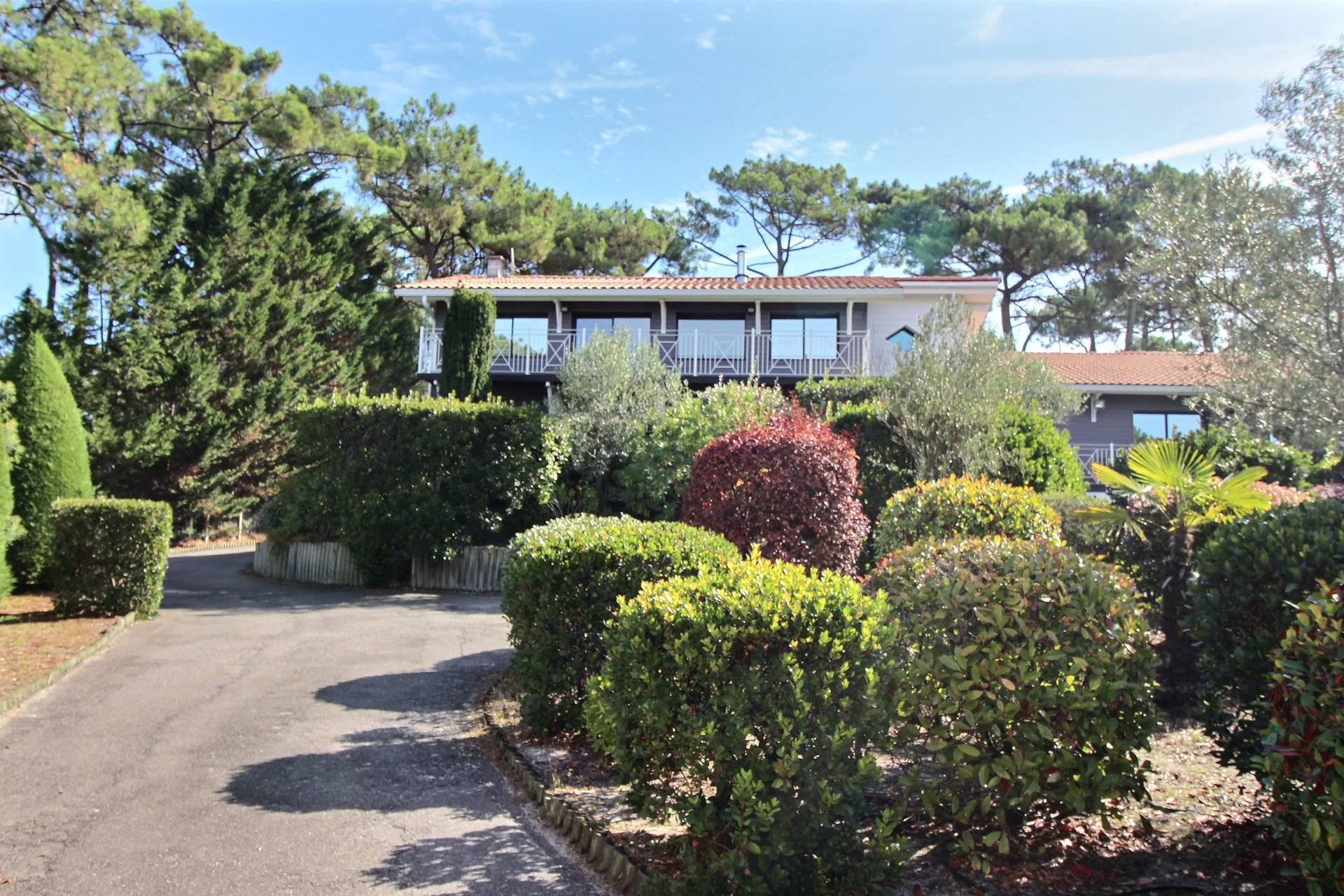 Villa avec piscine chauffée à vendre à Lacanau