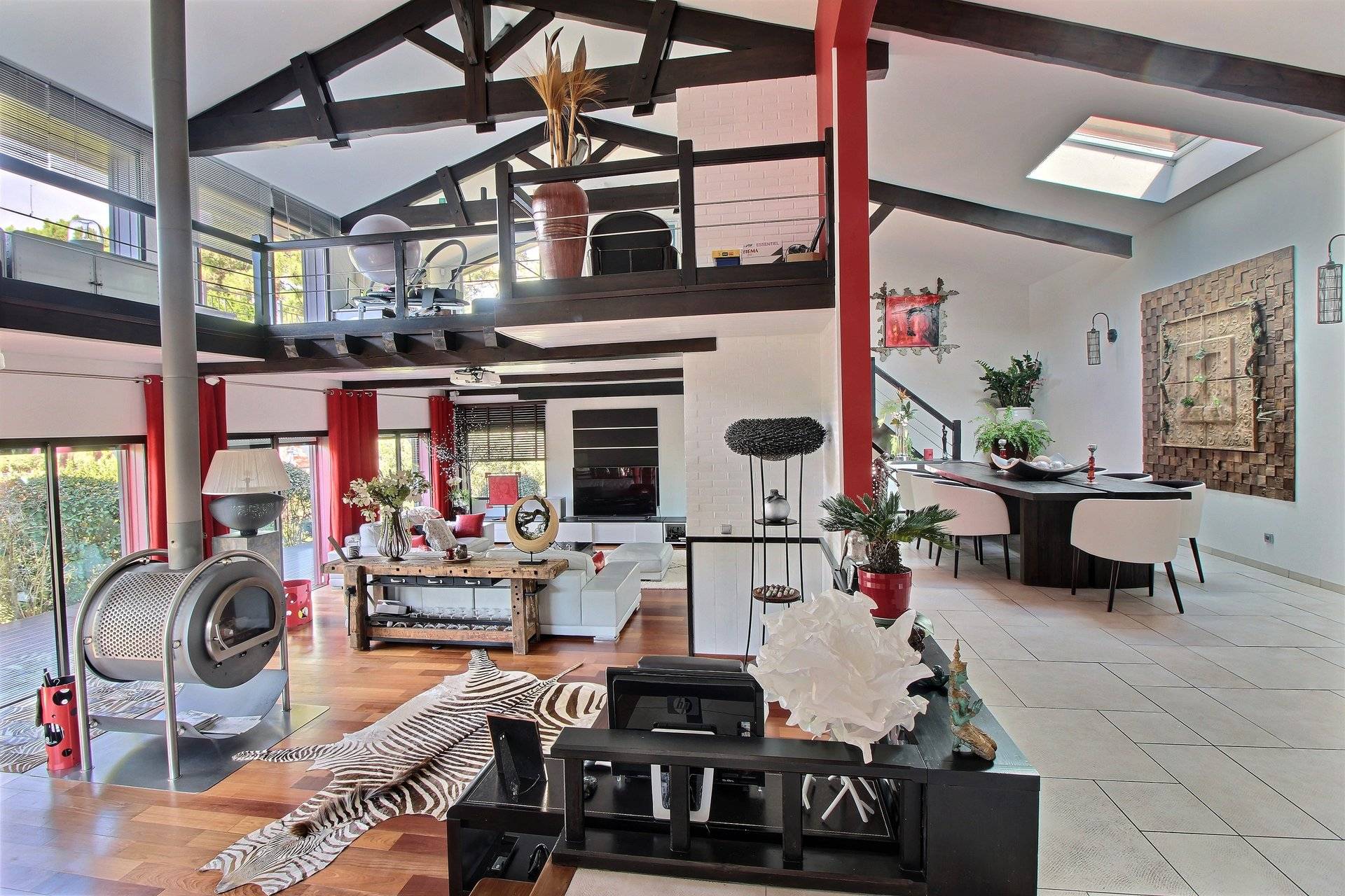 Superbe villa avec grand terrain et piscine à vendre à Lacanau