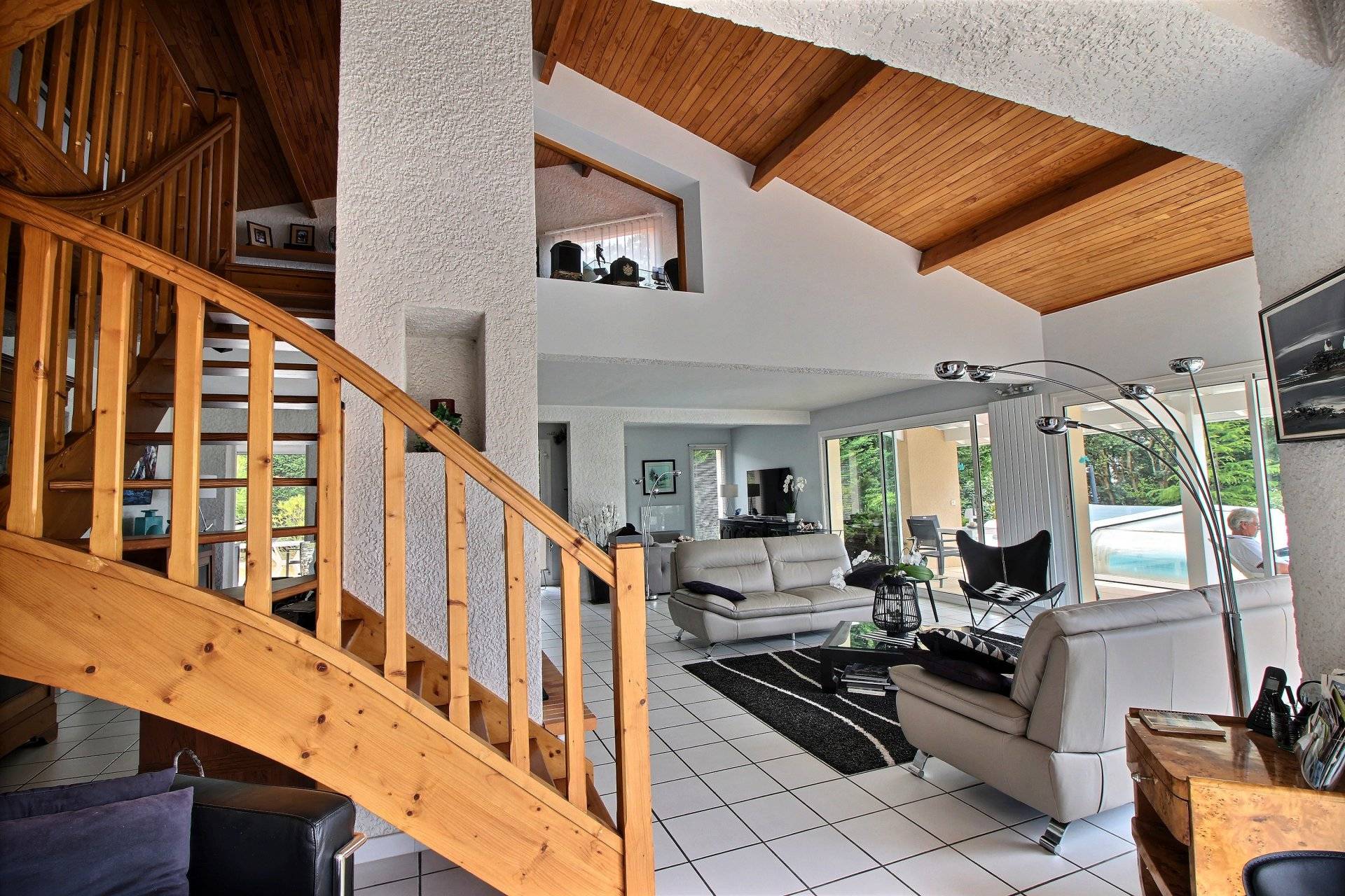 Villa d'architecte avec piscine vue mer à vendre sur le Bassin d arcachon