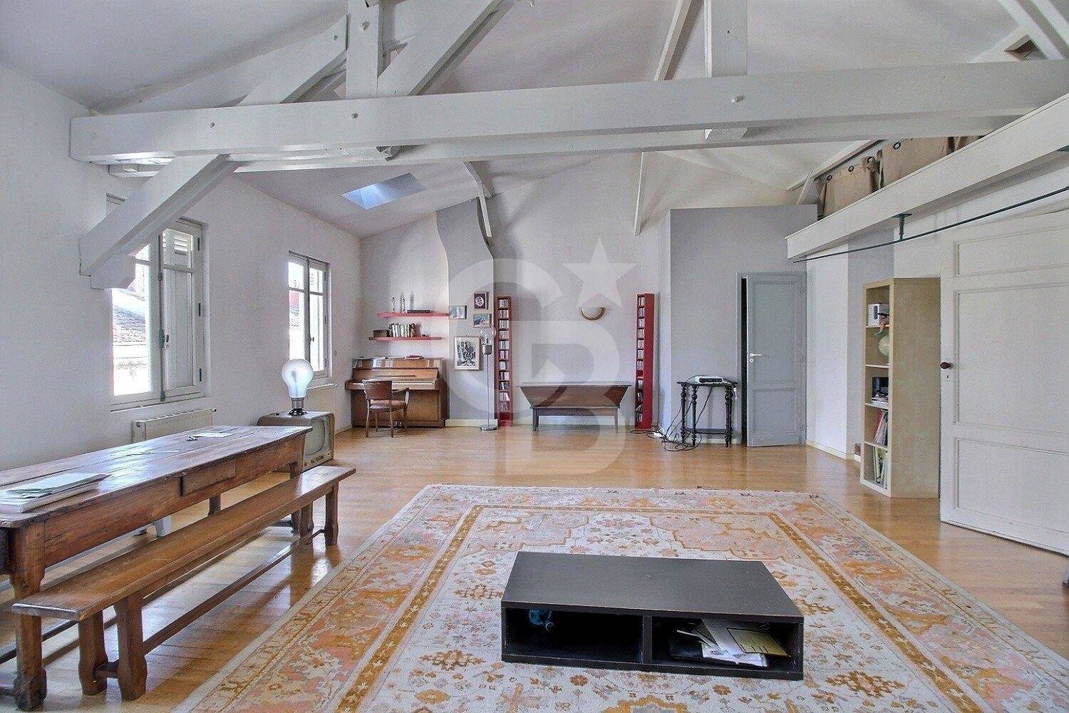 Belle maison bourgeoise avec jardin à vendre BORDEAUX PROCHE PEY BERLAND