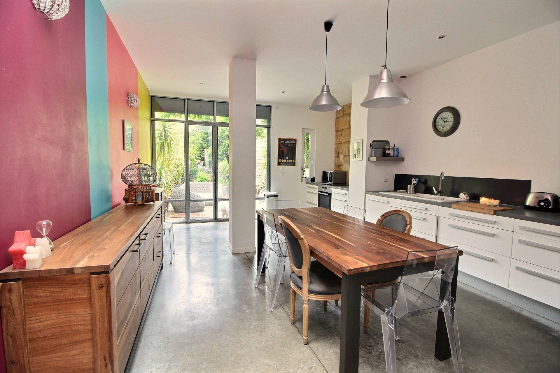 Maison belles hauteurs sous plafonds à vendre à saint gênés 