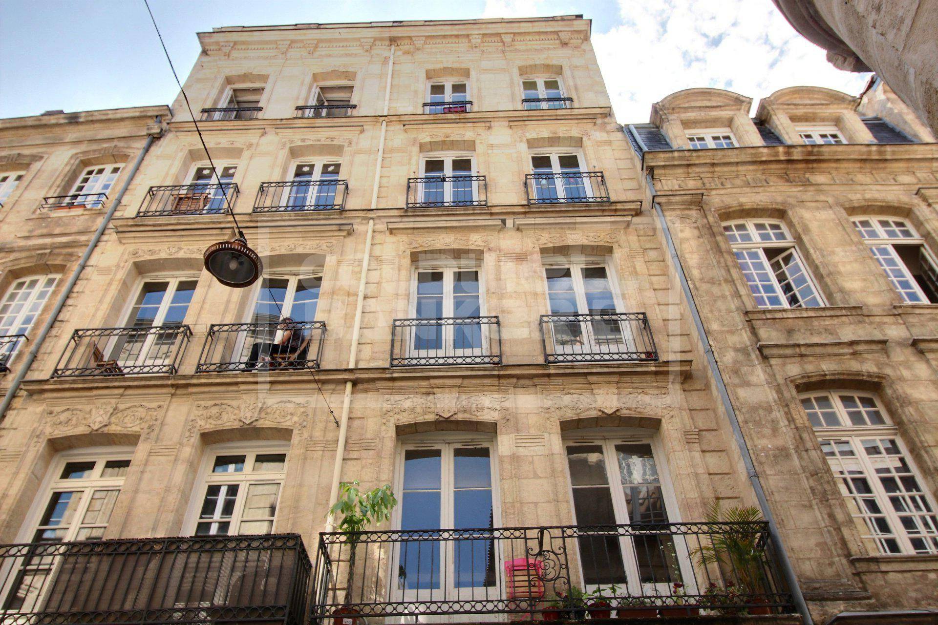 Superbe appartement de charme T3 meublé  à vendre BORDEAUX CENTRE HISTORIQUE