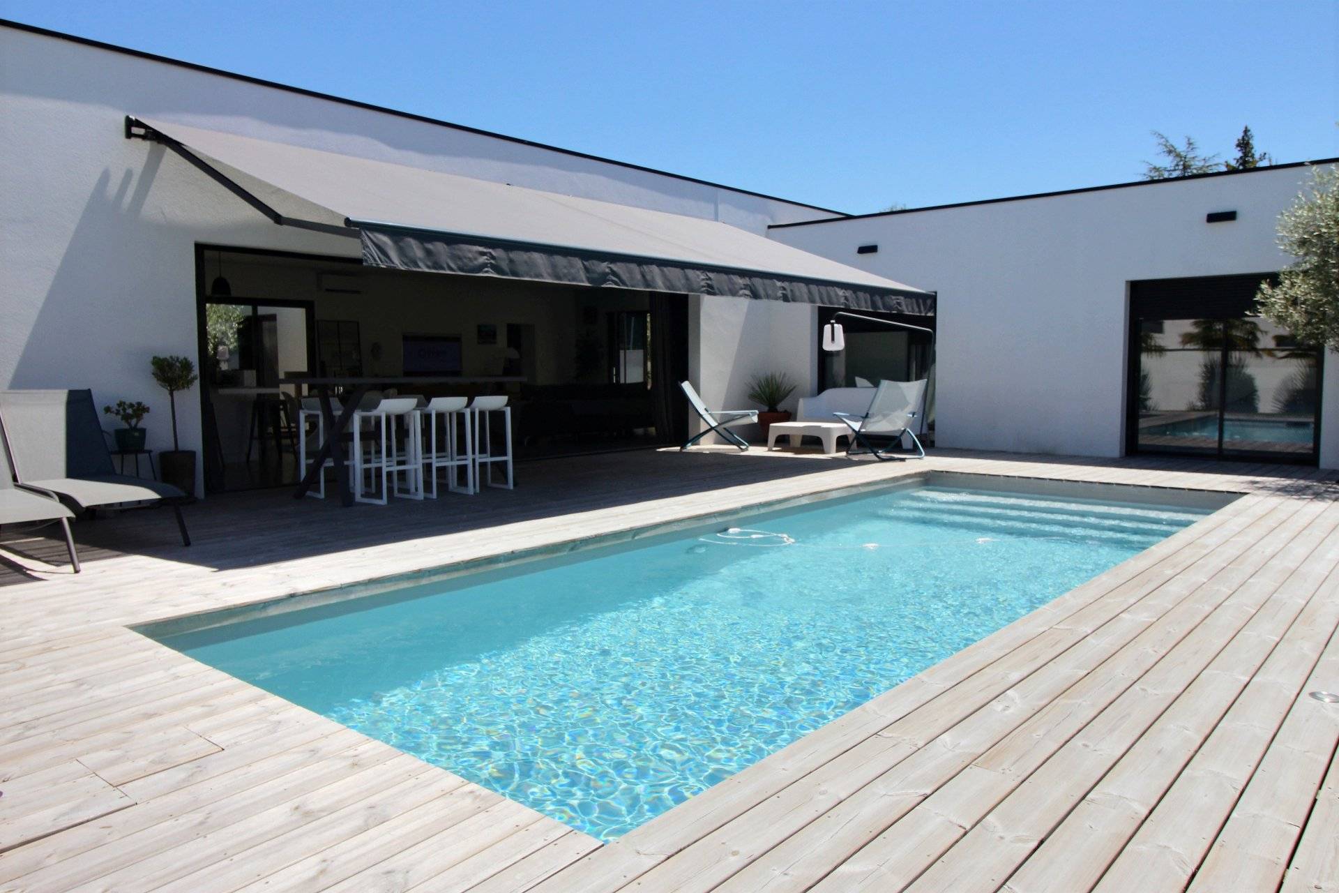 Villa avec piscine chauffé au seul à vendre sur le bassin d'Arcachon