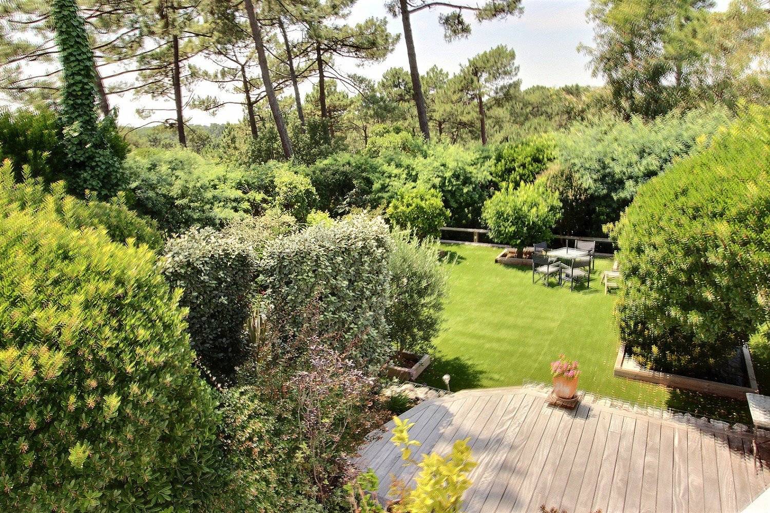 Recherche villa avec jardin arboré au canon