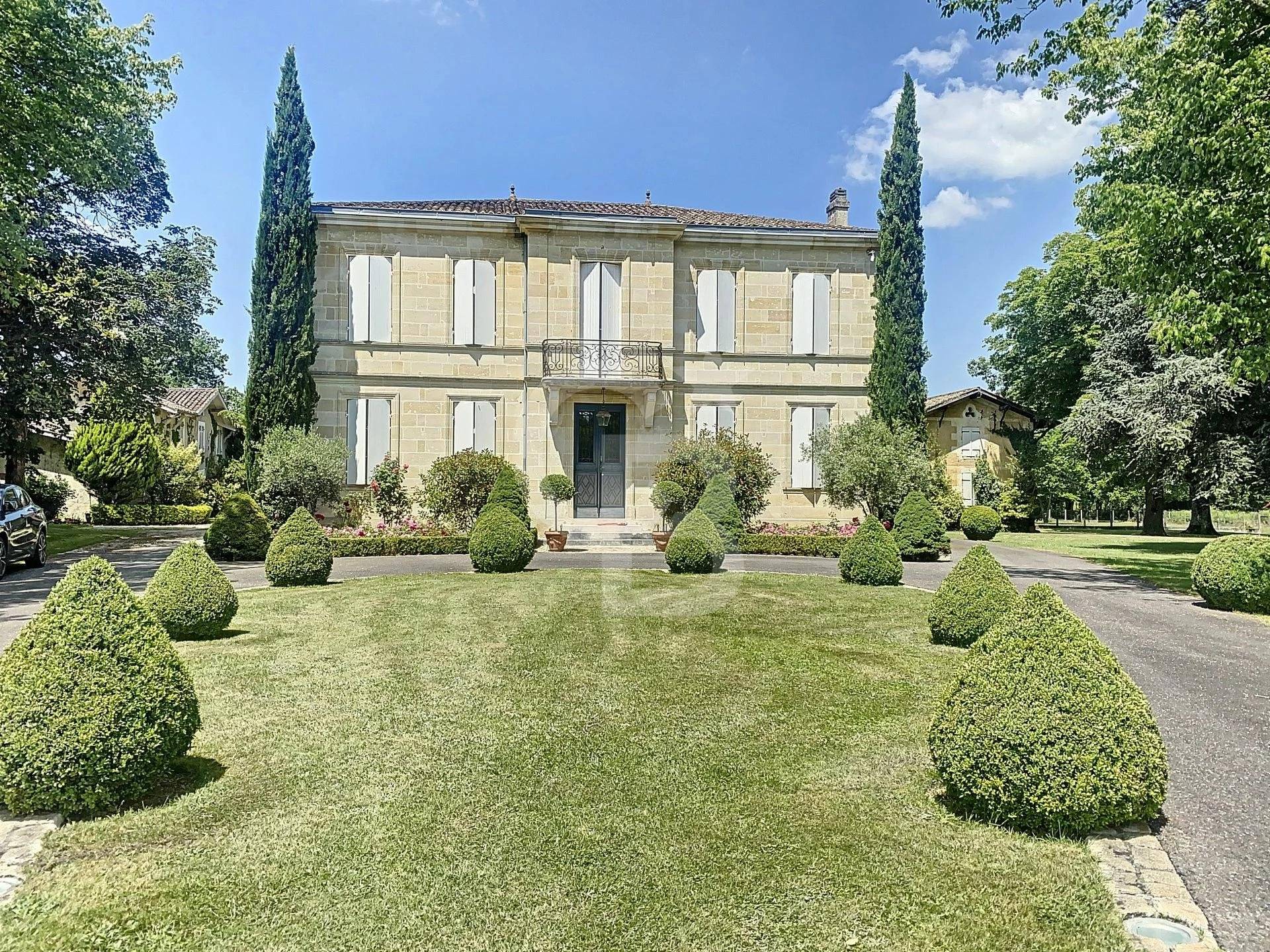 Prestigieuse propriété du XVIIIe siècle rénovée à vendre ENTRE BORDEAUX ET LE BASSIN D'ARCACHON
