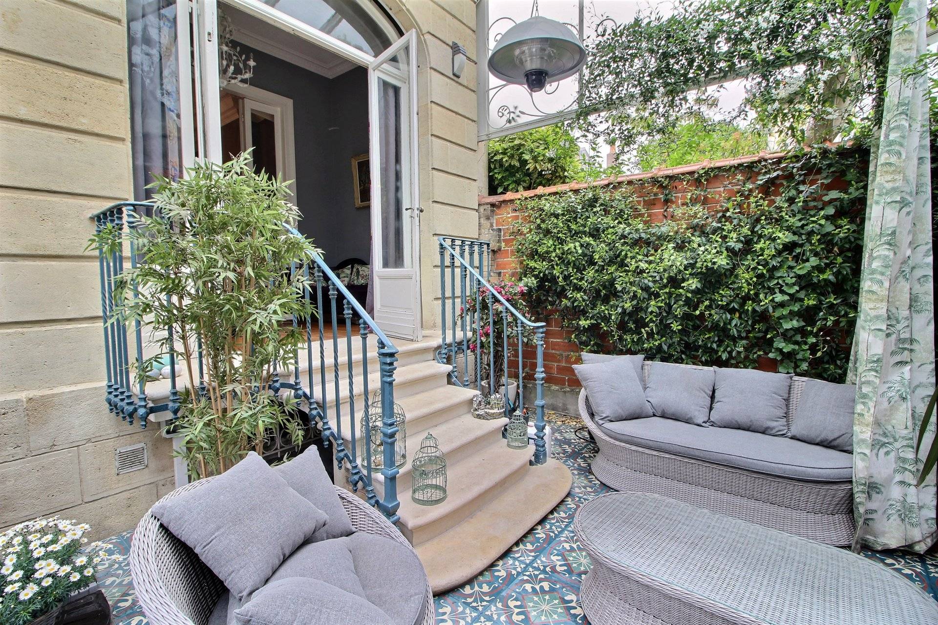 Maison familiale avec parking et jardin à vendre BORDEAUX SAINT GENES