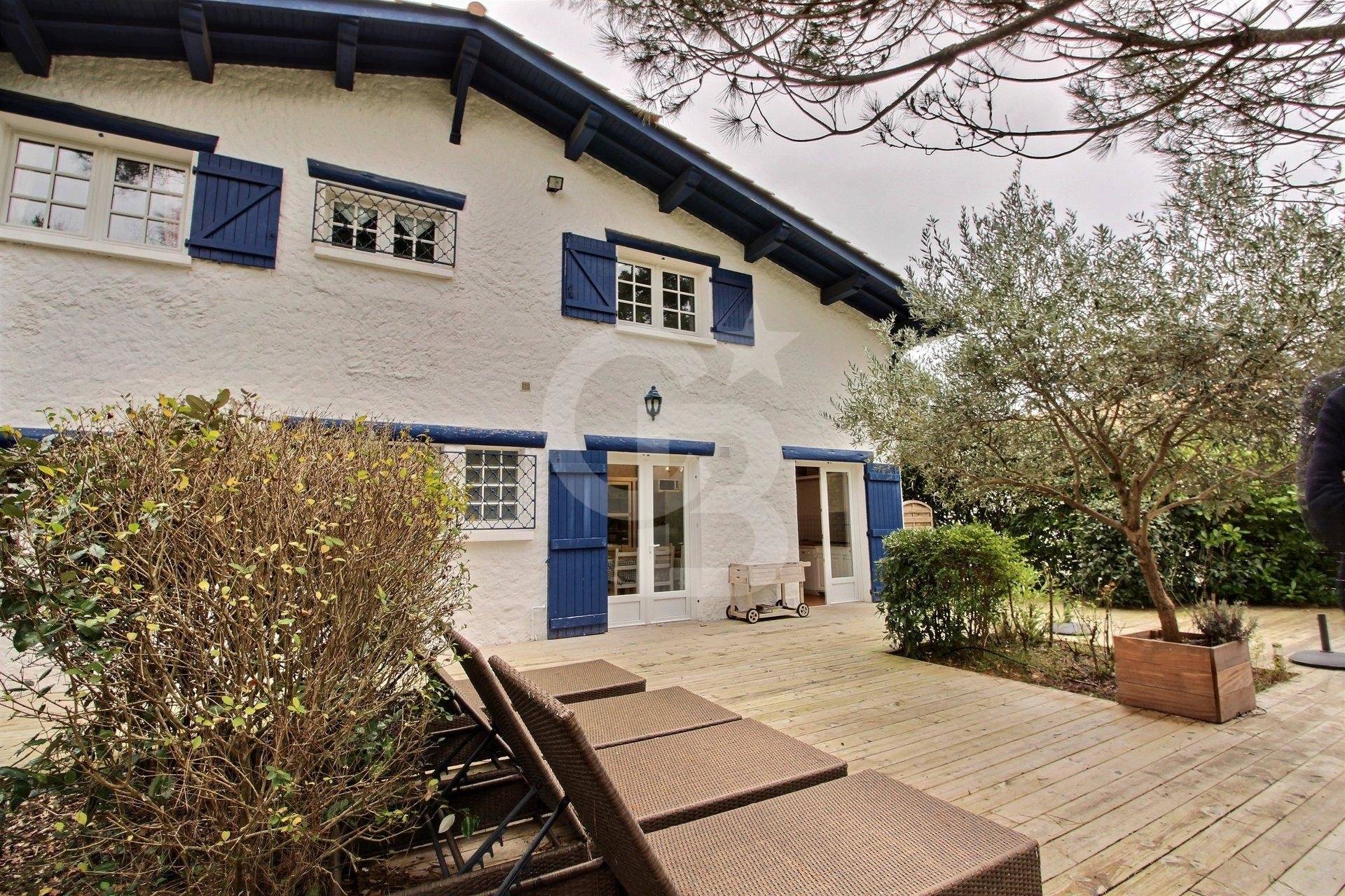 Rare charming 5 bedroom villa for sale Lege Cap Ferret