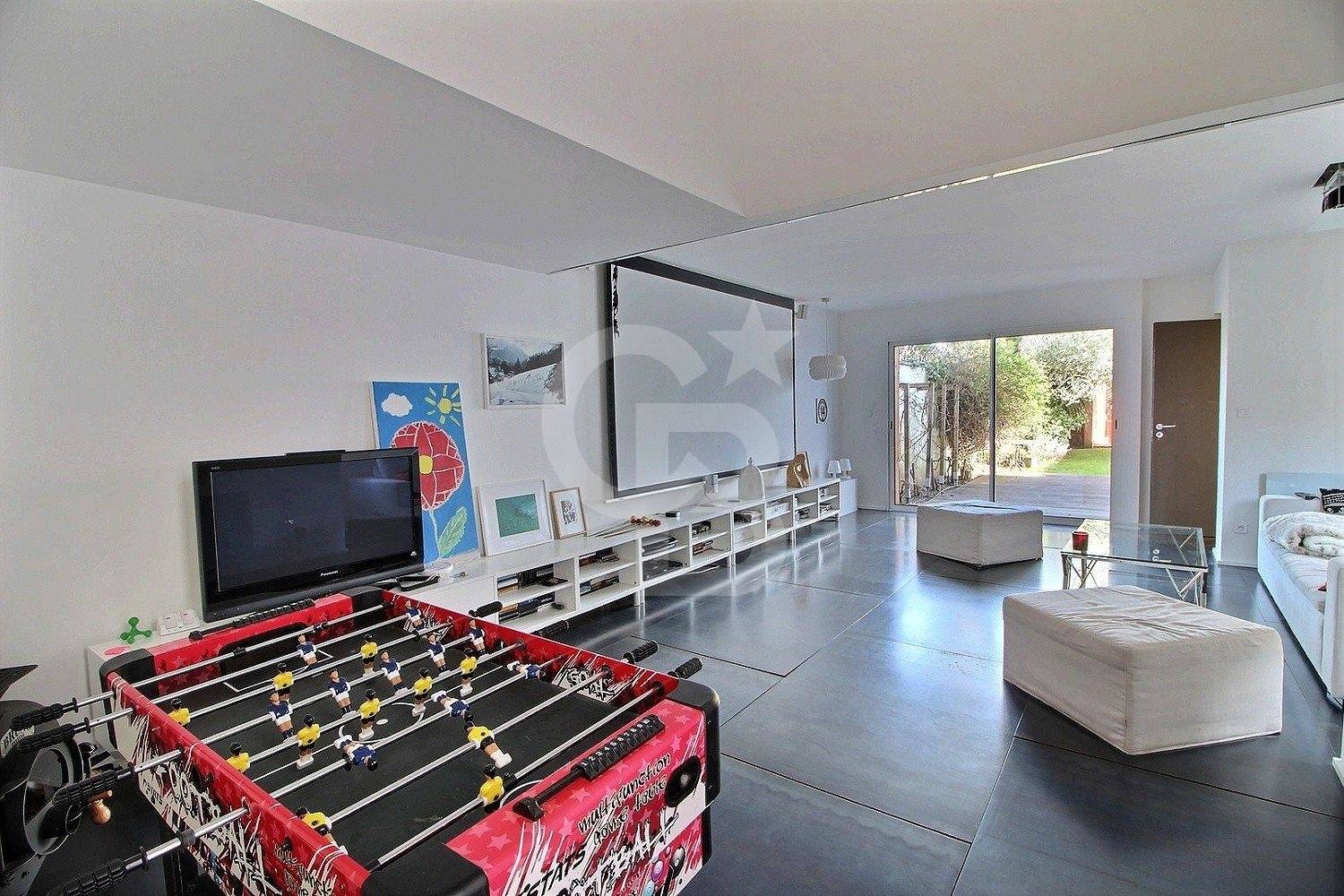 Maison contemporaine 5 chambres avec jardin, piscine et studio à vendre LE BOUSCAT